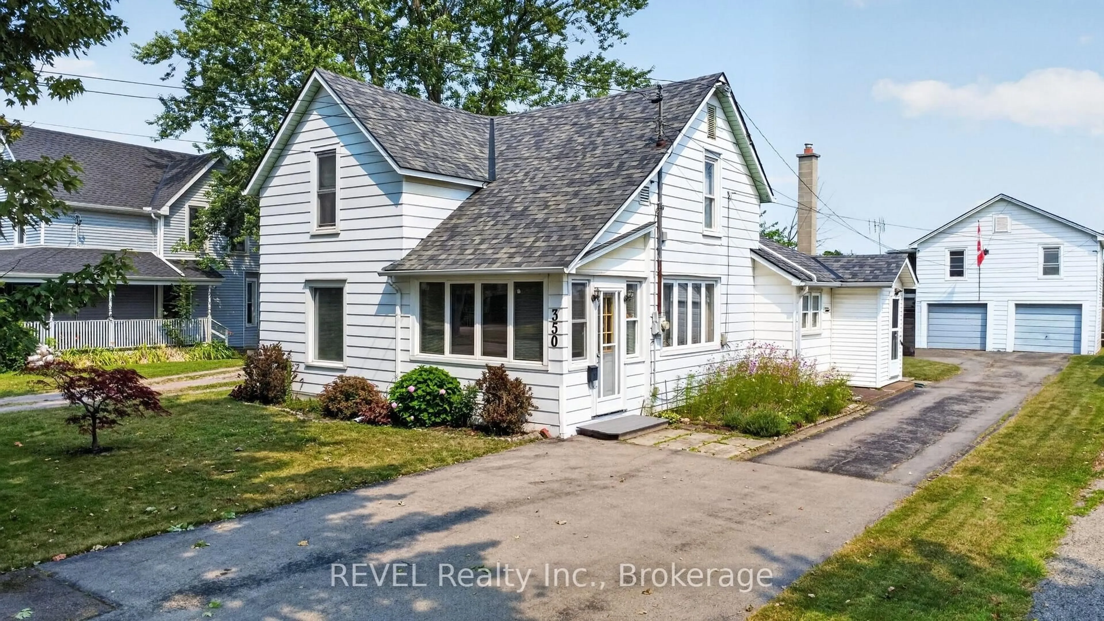 Home with vinyl exterior material, unknown for 350 Phipps St, Fort Erie Ontario L2A 2V8