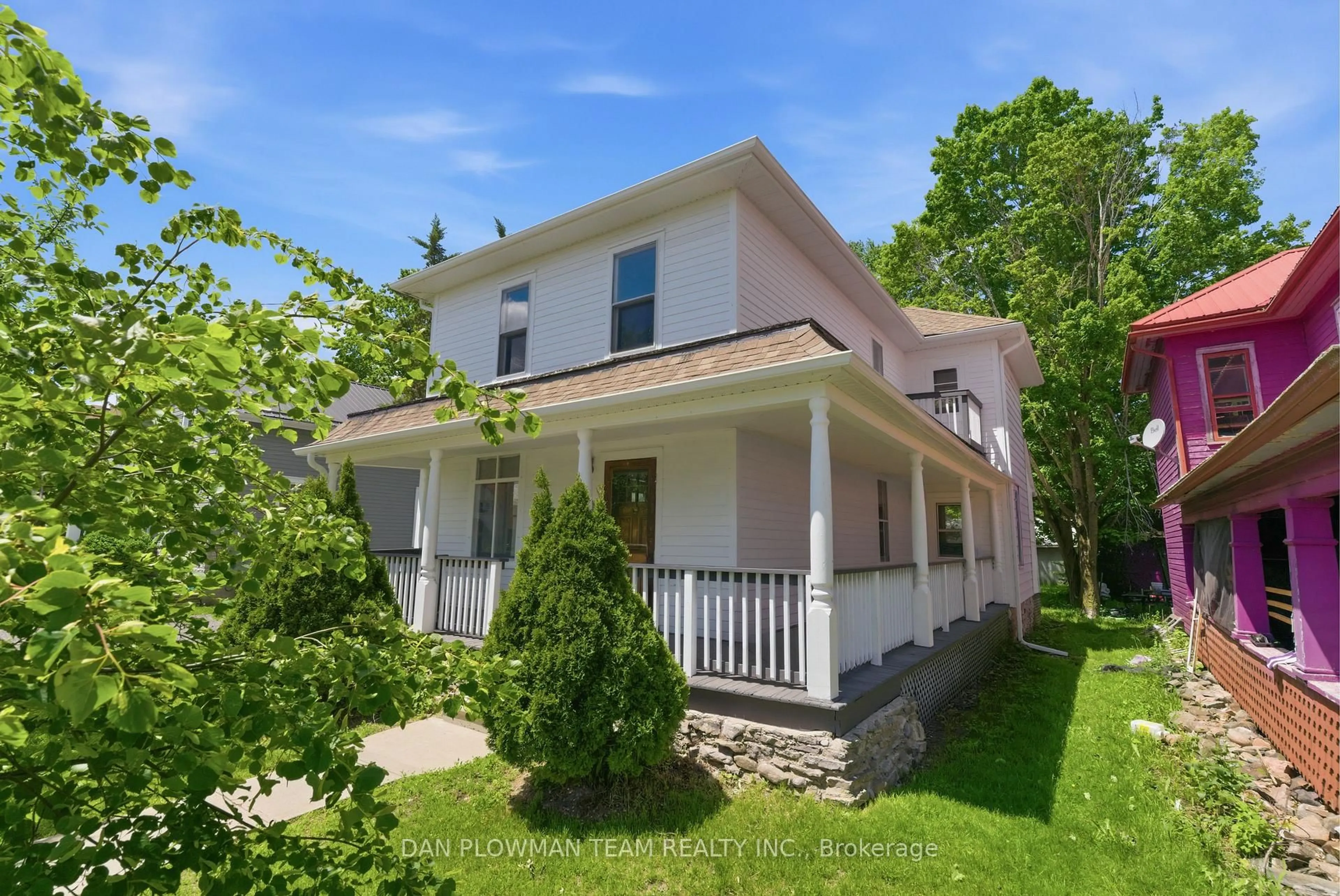A pic from outside/outdoor area/front of a property/back of a property/a pic from drone, street for 202 Queen St, Trent Hills Ontario K0L 1L0