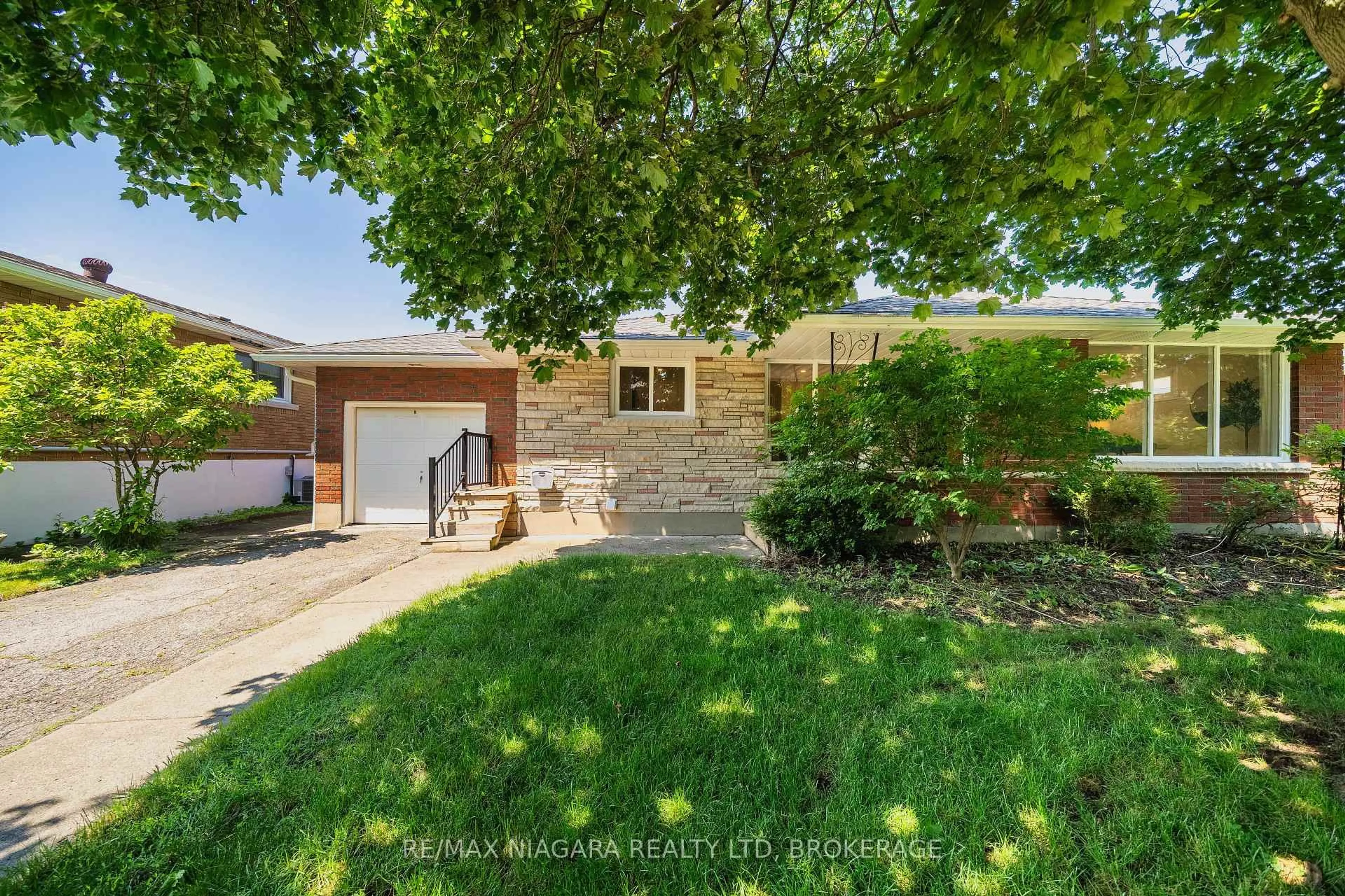 Home with brick exterior material, street for 15 Springbank Dr, St. Catharines Ontario L2S 2K1