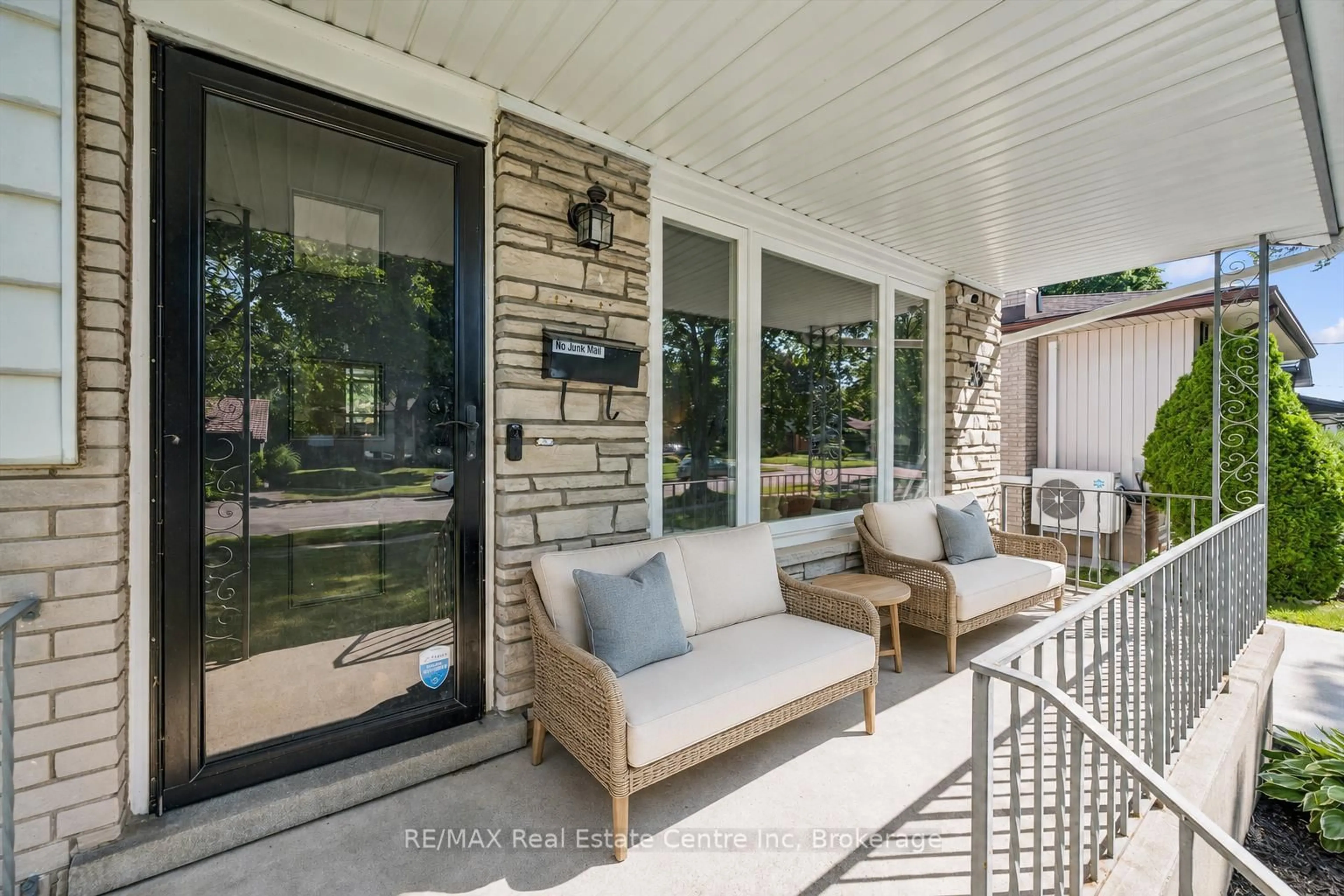Patio, unknown for 35 GOLFVIEW Rd, Guelph Ontario N1E 1A5