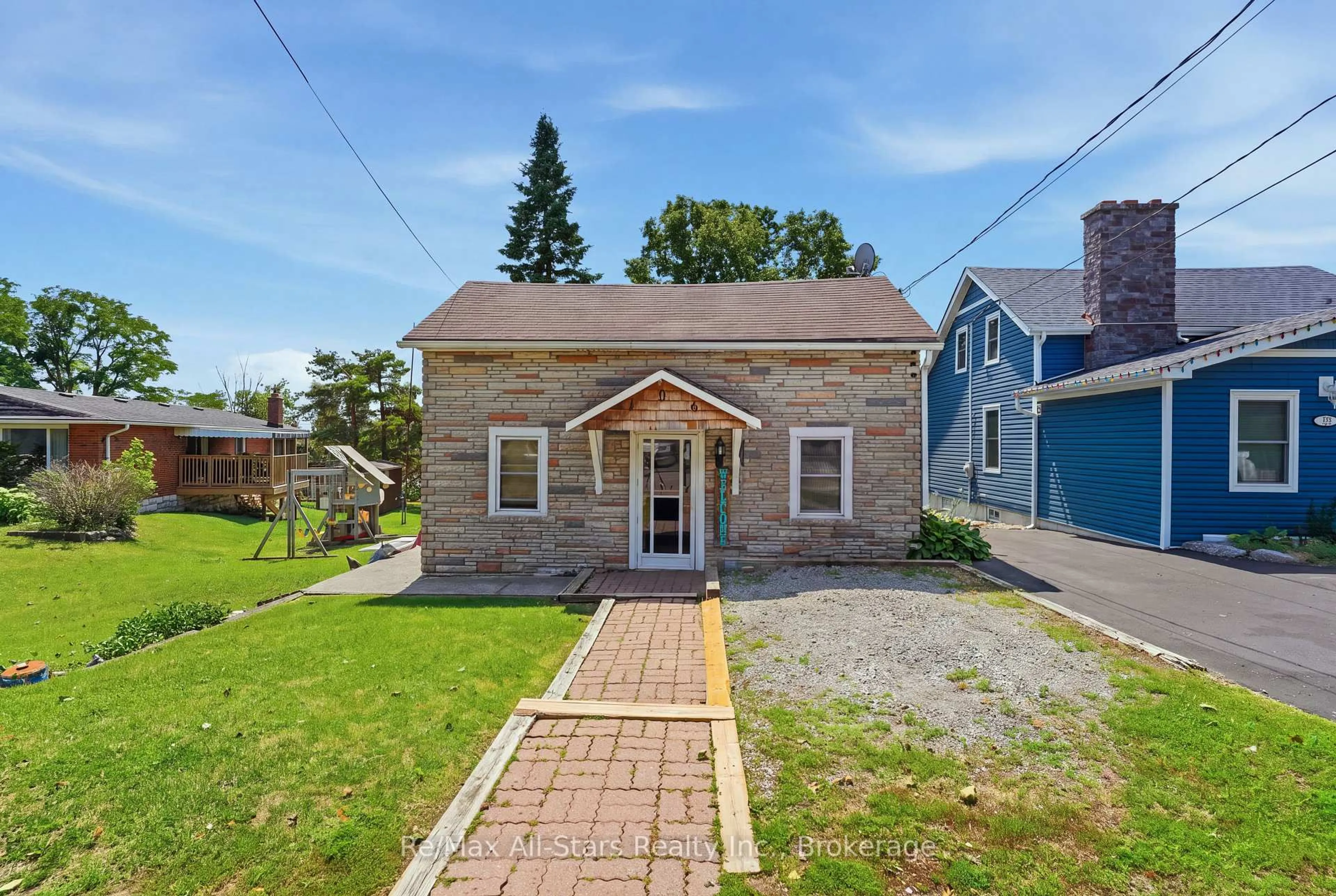 A pic from outside/outdoor area/front of a property/back of a property/a pic from drone, street for 106 Bond St, Kawartha Lakes Ontario K0M 1N0