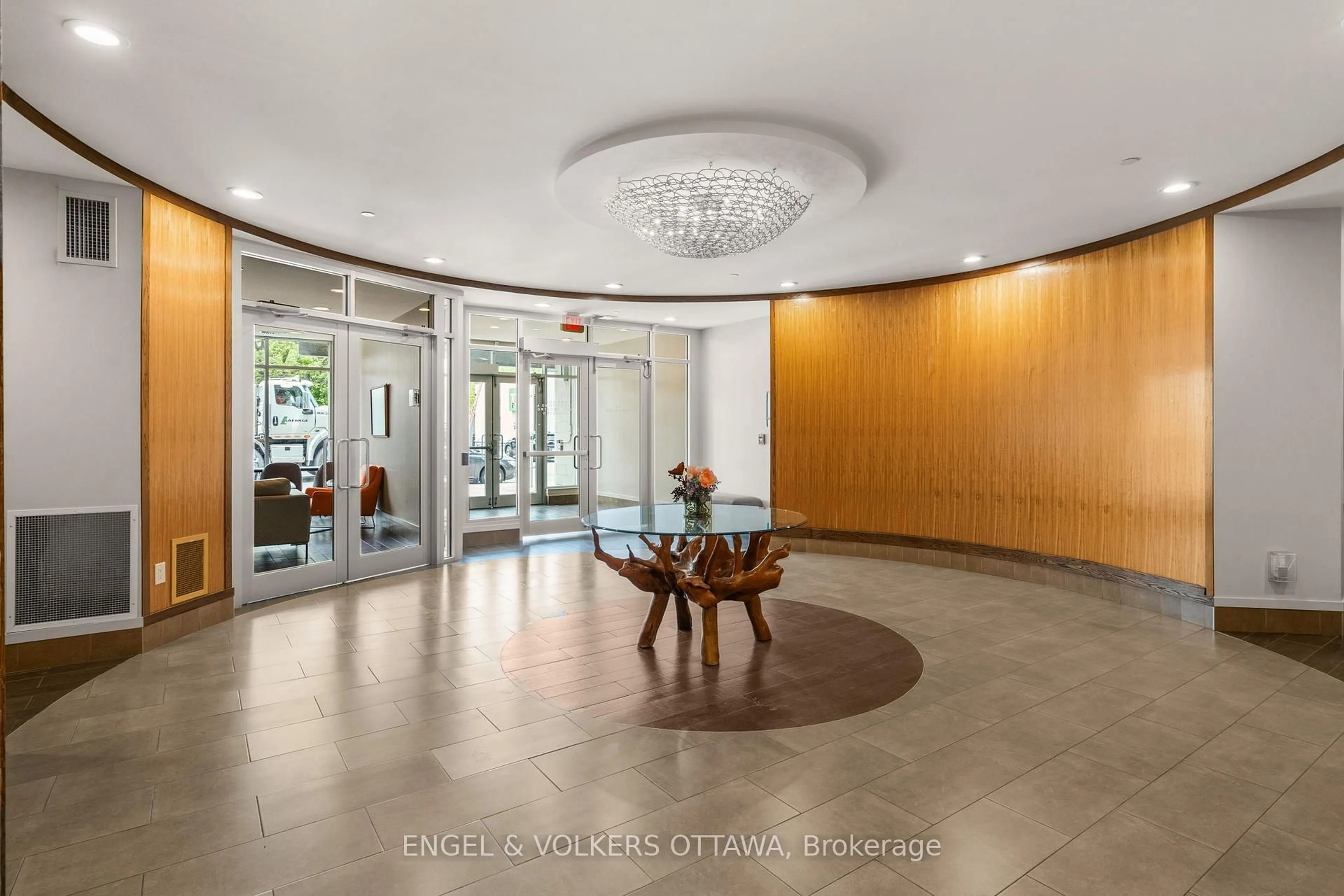 Lobby for 131 Holland Ave #602, Ottawa Ontario K1Y 3A2