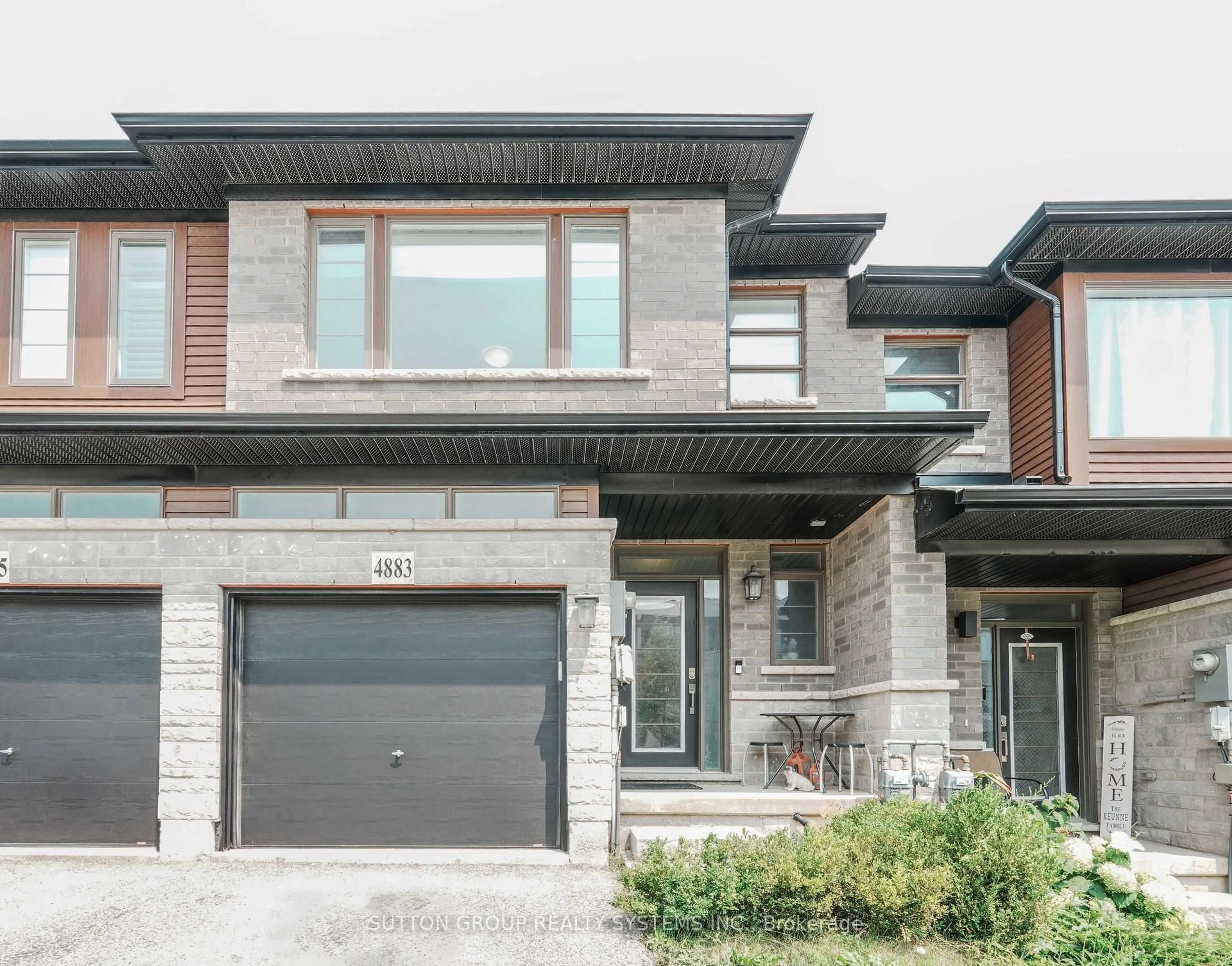 Home with brick exterior material, street for 4883 Connor Dr, Lincoln Ontario L3J 0S2