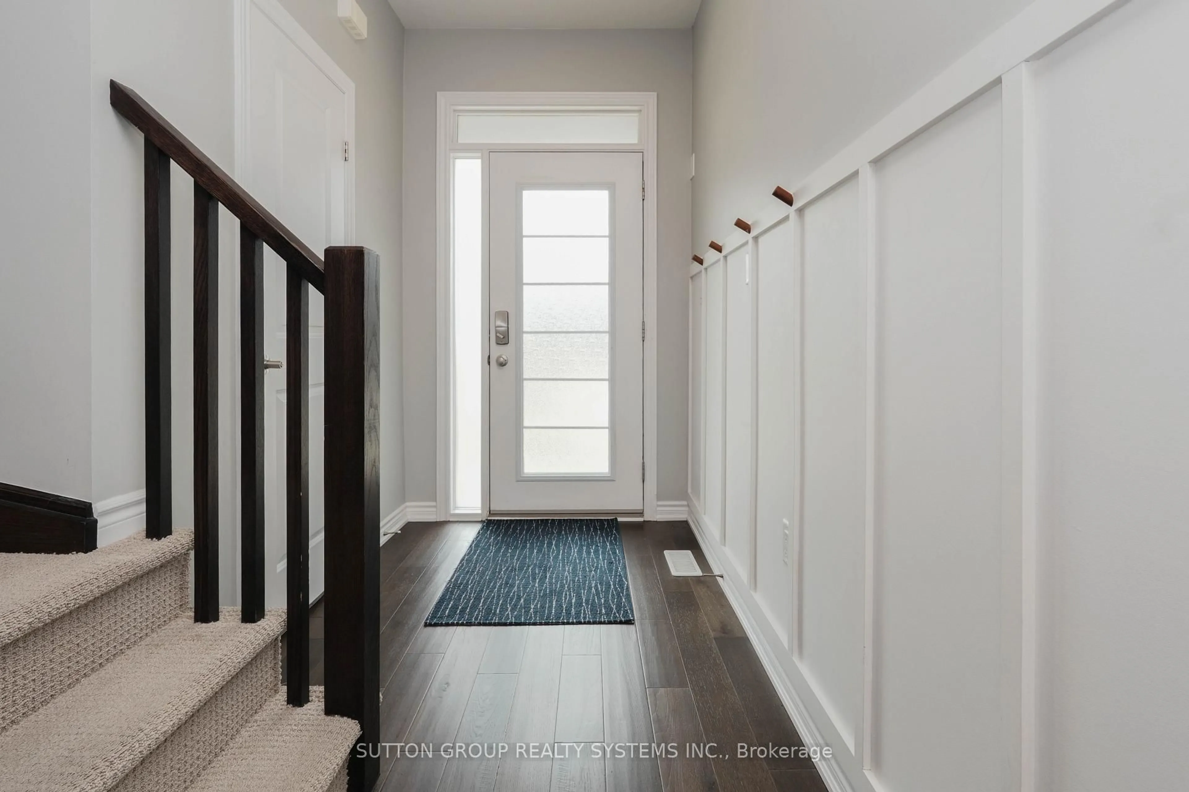 Indoor entryway for 4883 Connor Dr, Lincoln Ontario L3J 0S2