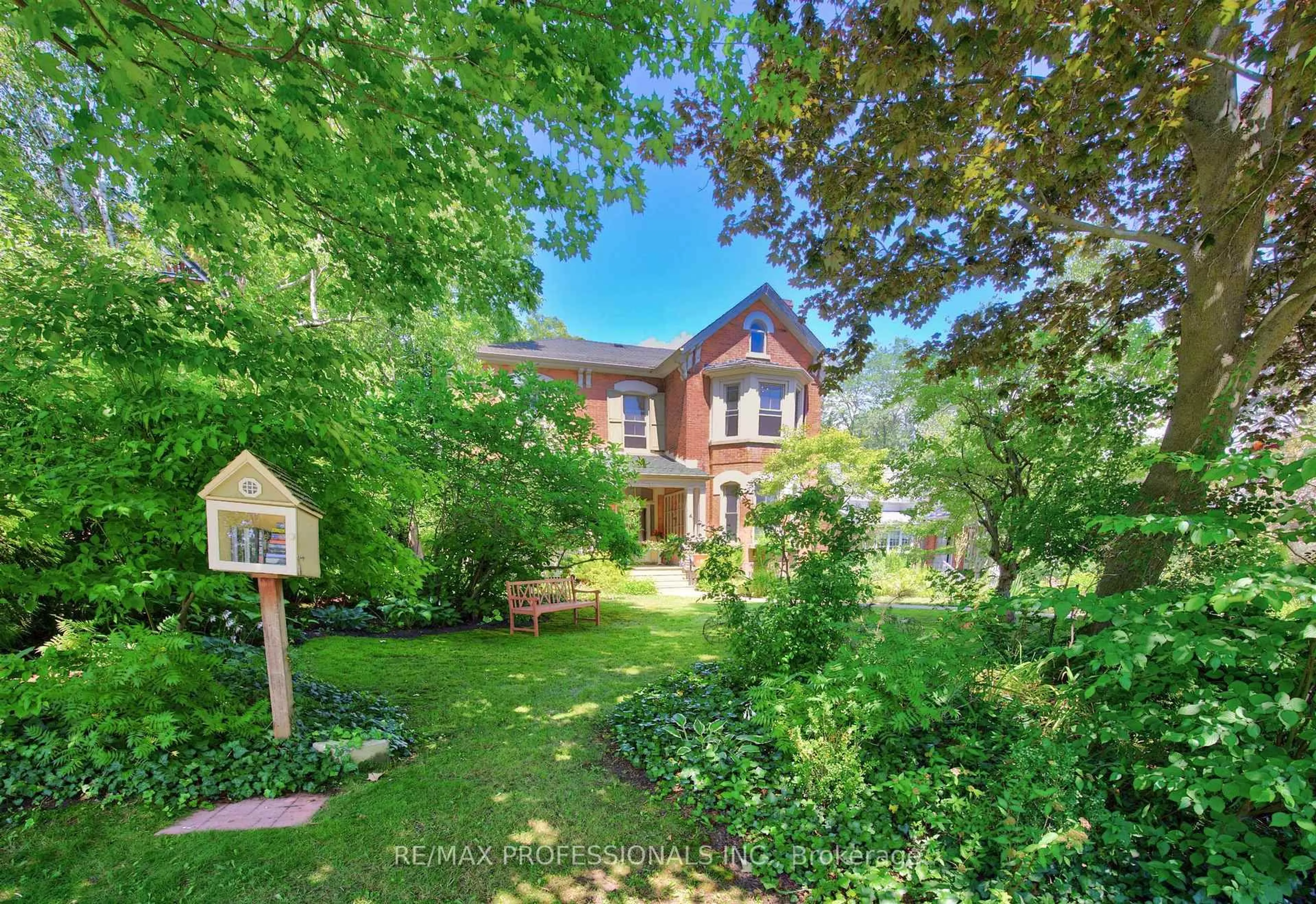 A pic from outside/outdoor area/front of a property/back of a property/a pic from drone, street for 26 Bedford St, Port Hope Ontario L1A 1W3