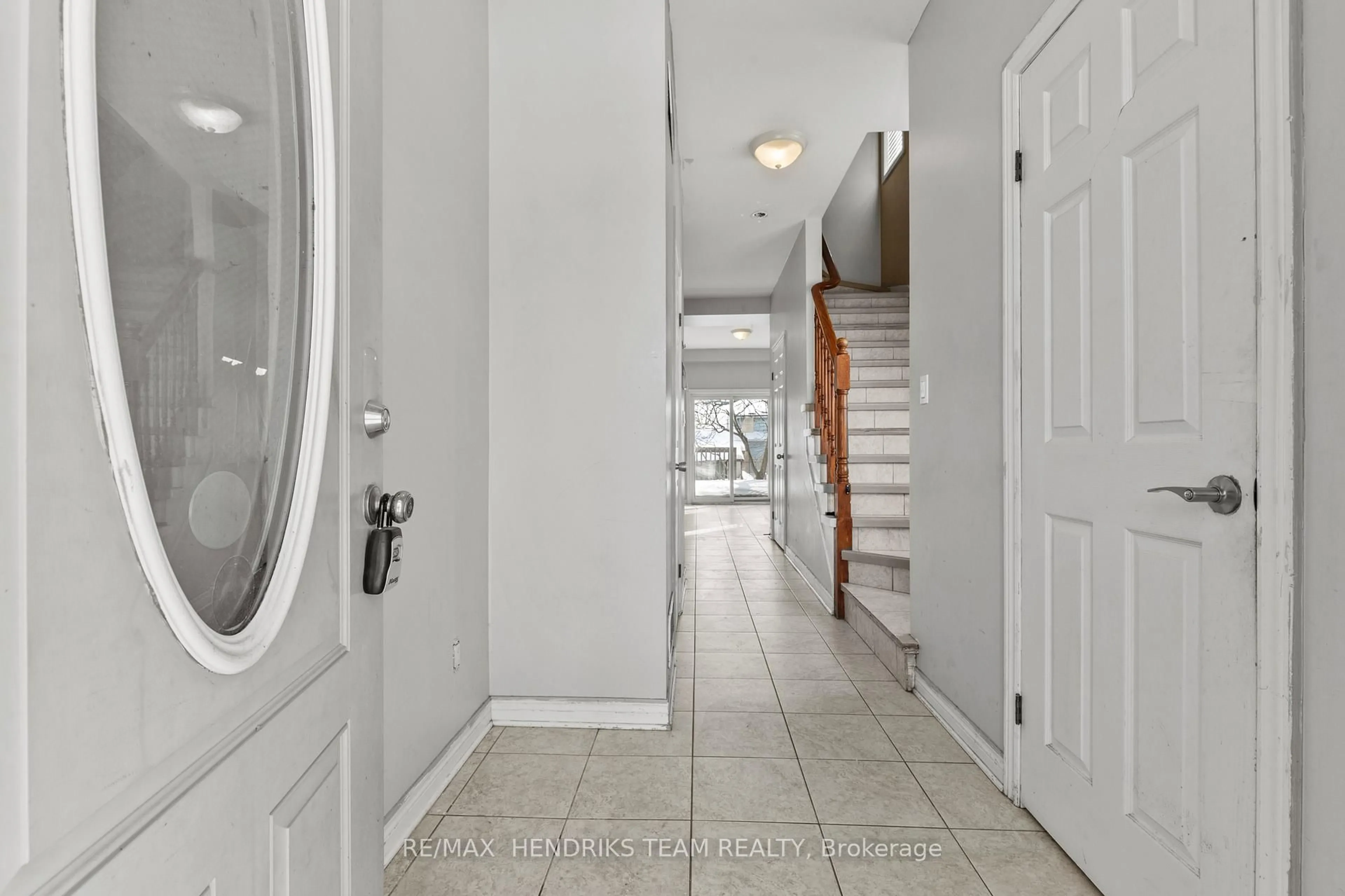 Indoor entryway for 2 Townline Rd, Thorold Ontario L2V 2C3