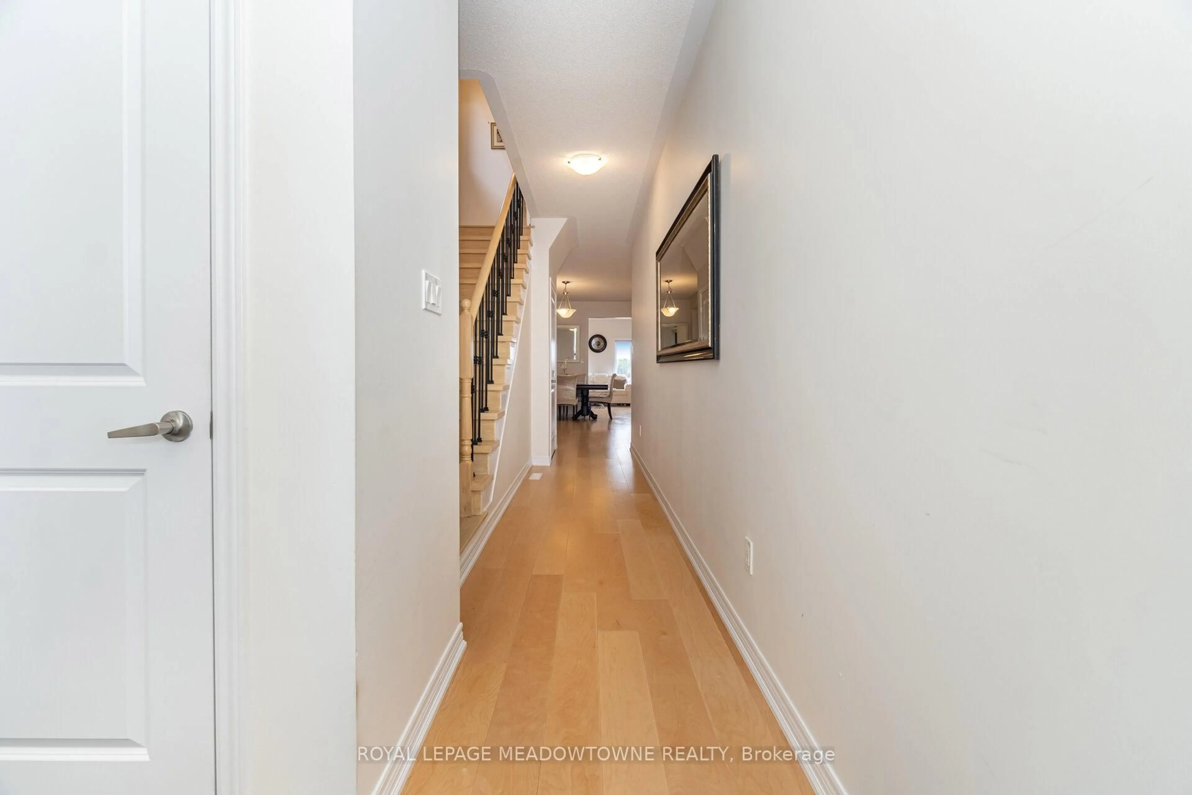 Indoor foyer for 301 Ridley Cres, Southgate Ontario N0C 1B0