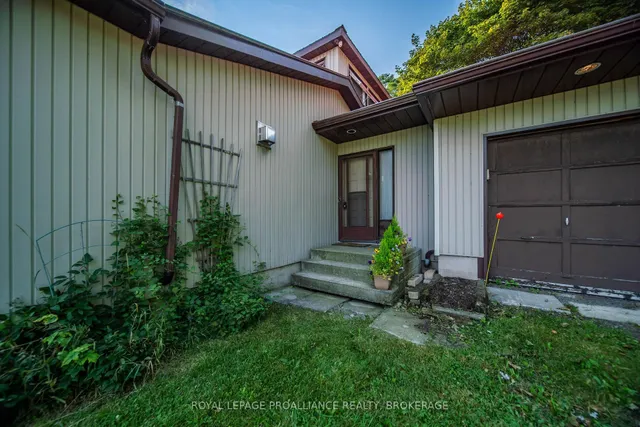 1039 Highway 96, Wolfe Island 5