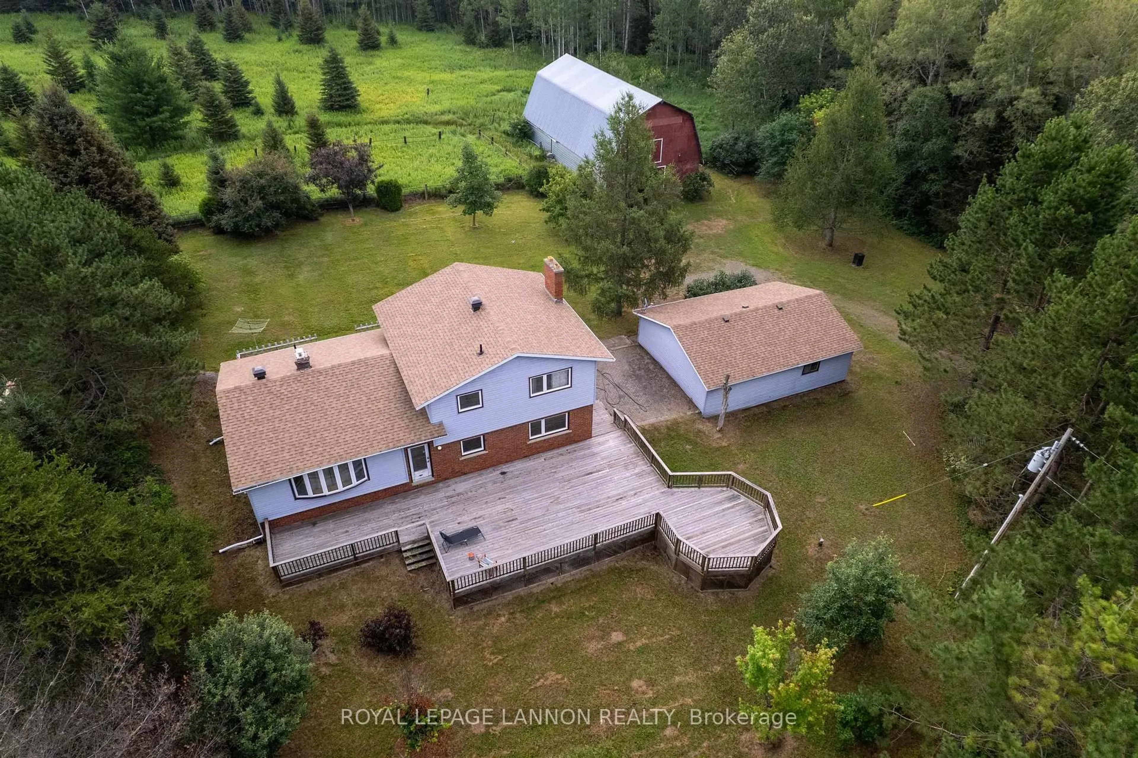 A pic from outside/outdoor area/front of a property/back of a property/a pic from drone, unknown for 40 CENTRE St, Oliver Paipoonge Ontario P0T 2G0