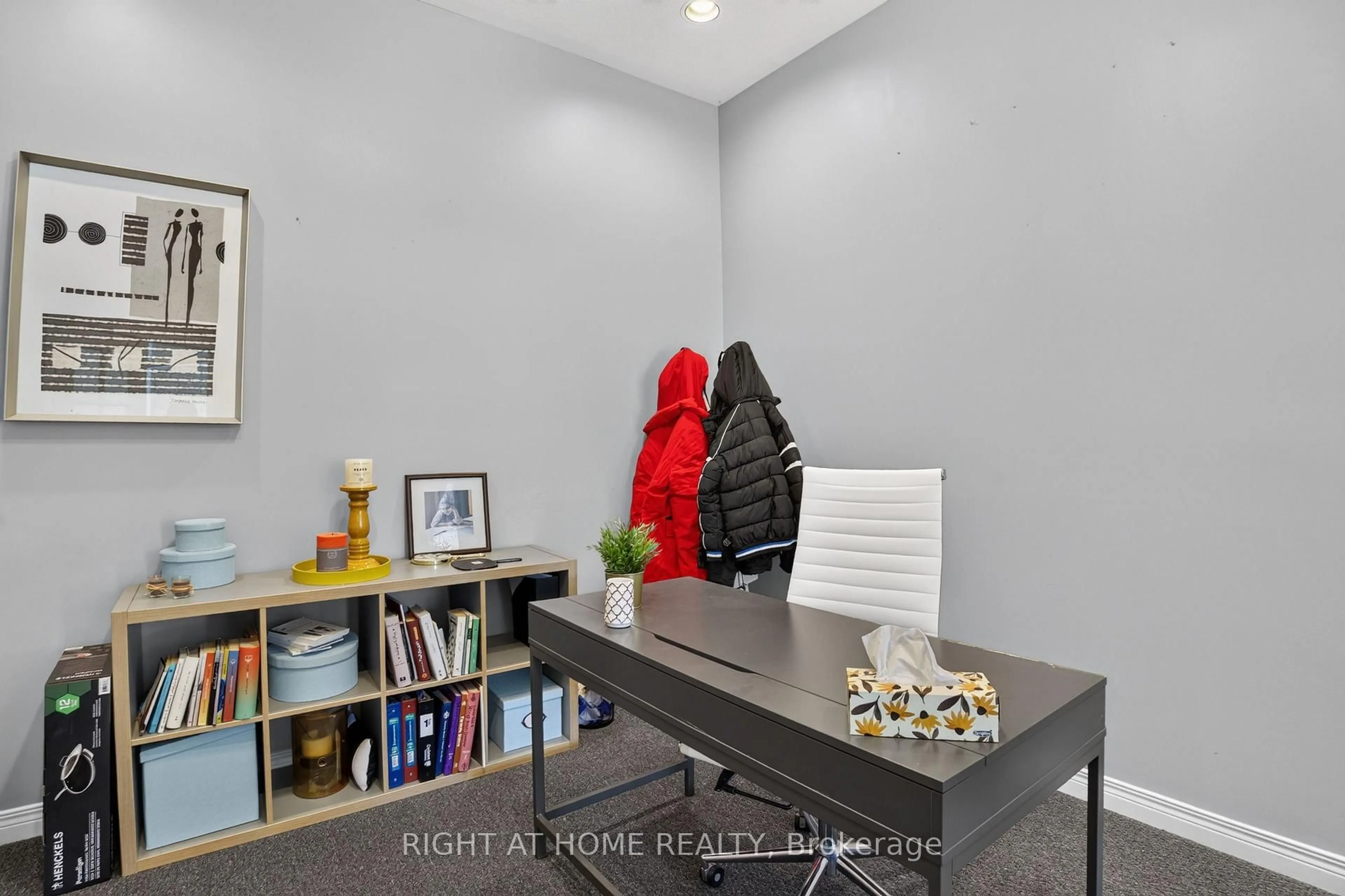 A pic of a room for 26 Evanshen Cres, Ottawa Ontario K2K 2Z6