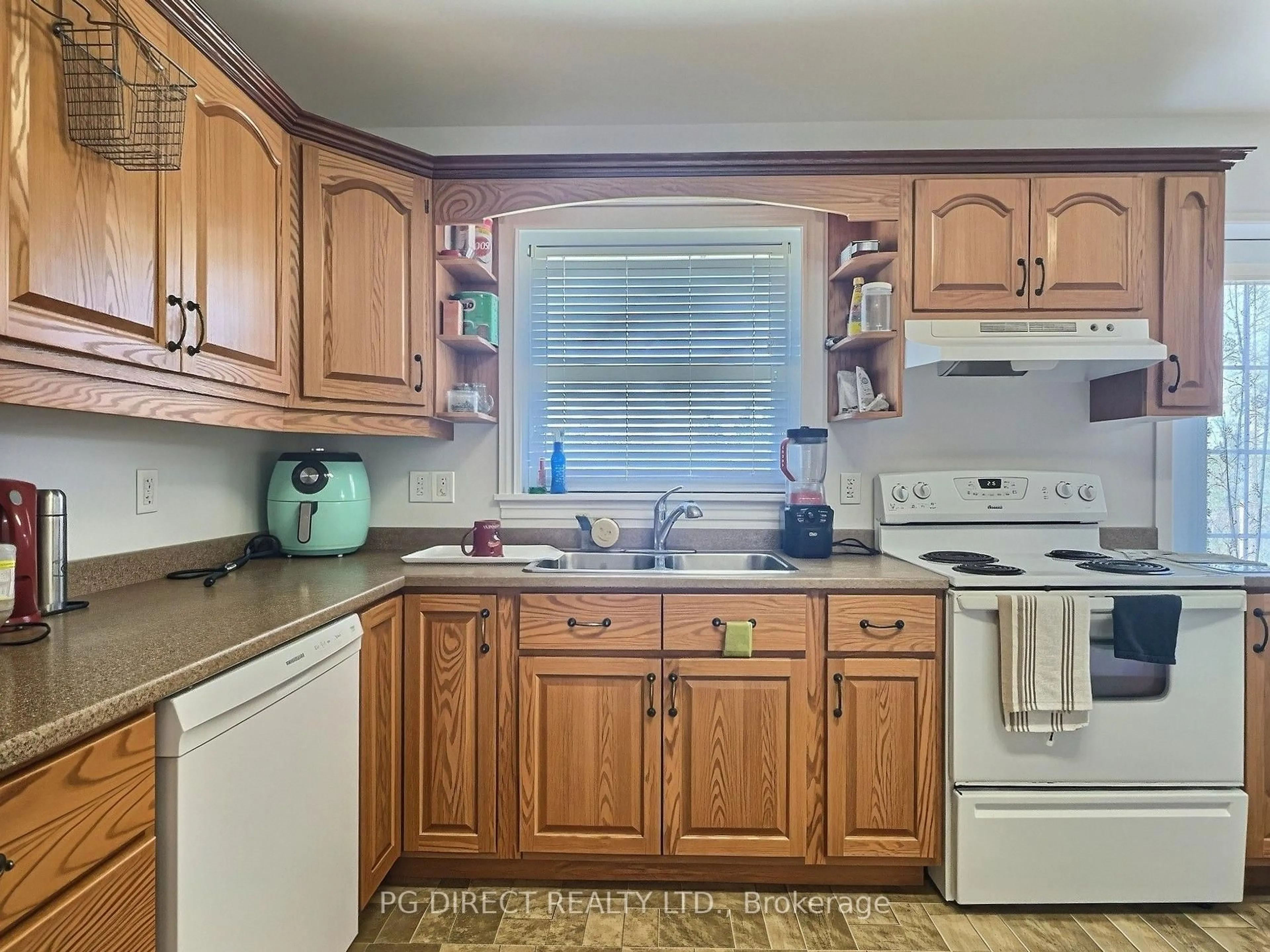 Standard kitchen, unknown for 233 Fruitland Rd, Hamilton Ontario L8E 5J8