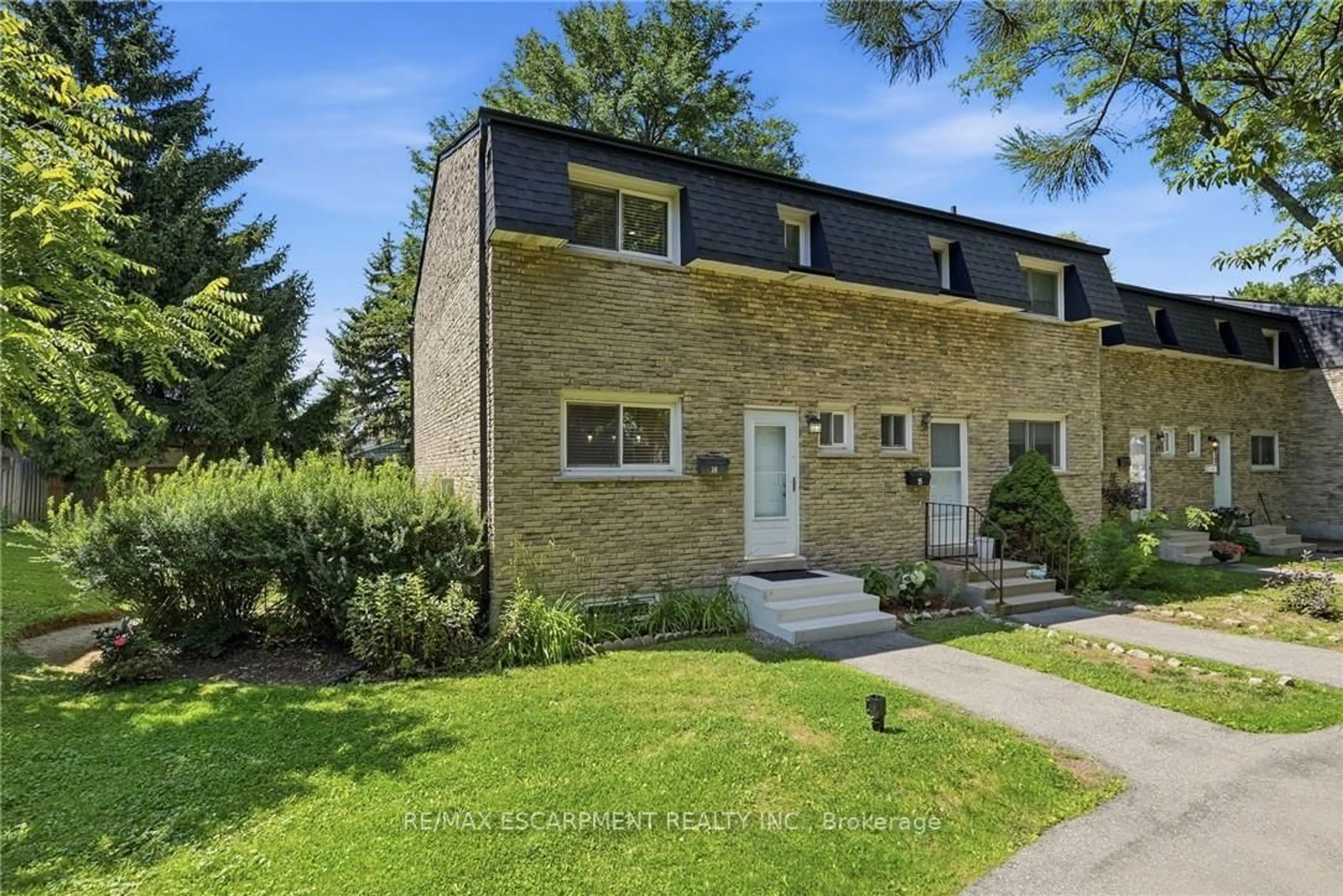 Home with brick exterior material, street for 1420 Garth St #16, Hamilton Ontario L9B 1R6