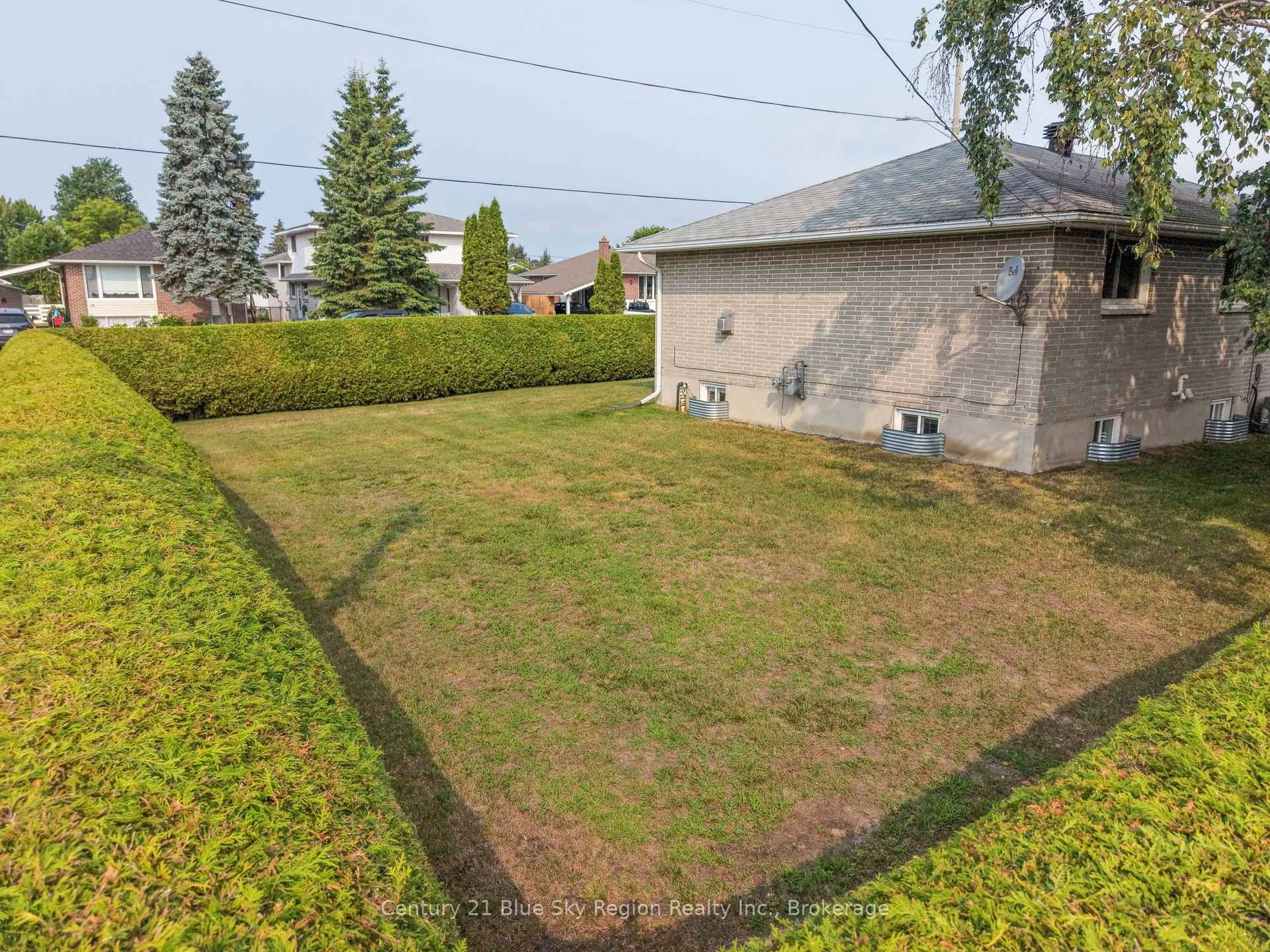 A pic from outside/outdoor area/front of a property/back of a property/a pic from drone, street for 10 Strathcona Dr, North Bay Ontario P1A 2M7