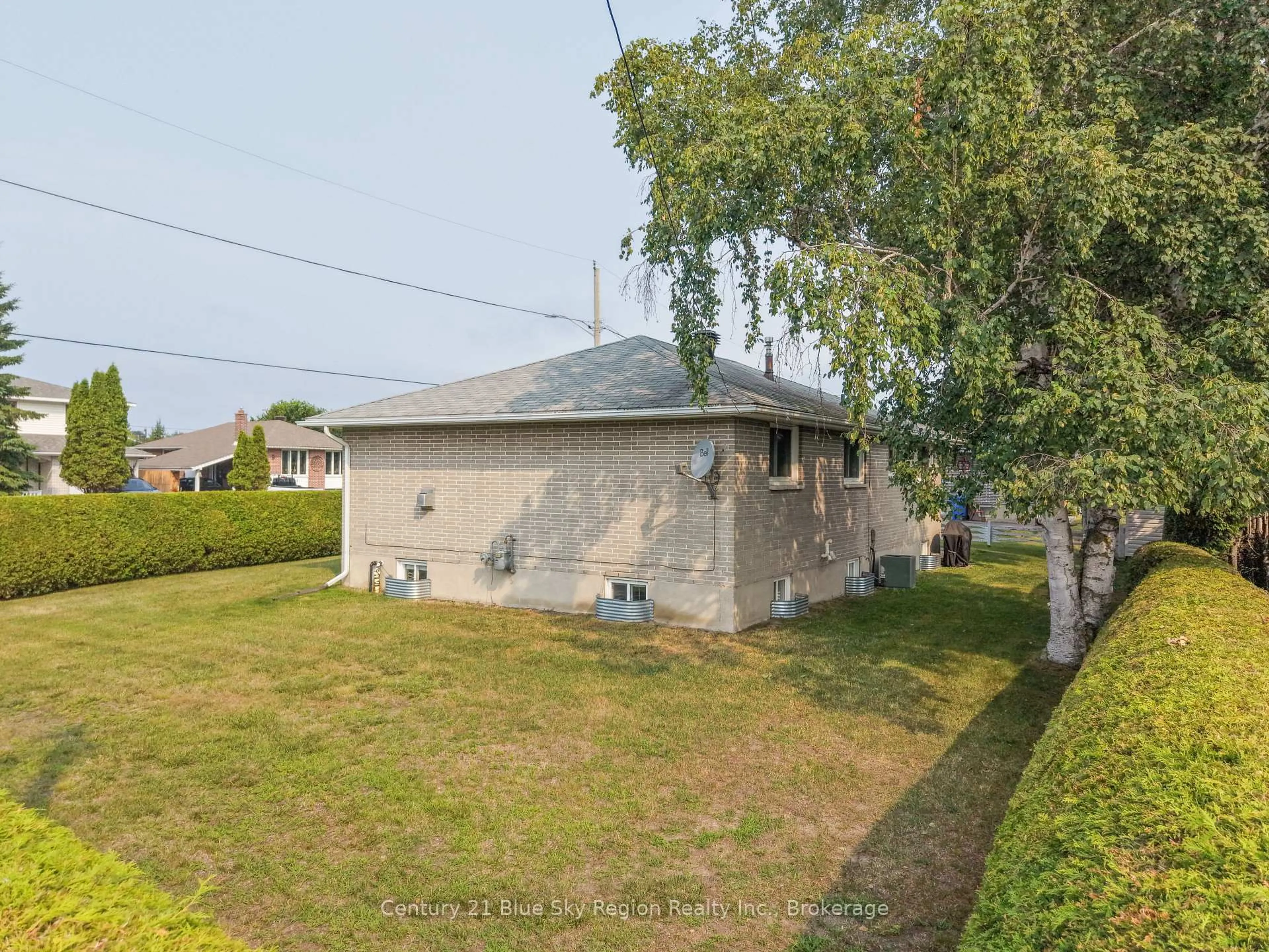 A pic from outside/outdoor area/front of a property/back of a property/a pic from drone, street for 10 Strathcona Dr, North Bay Ontario P1A 2M7
