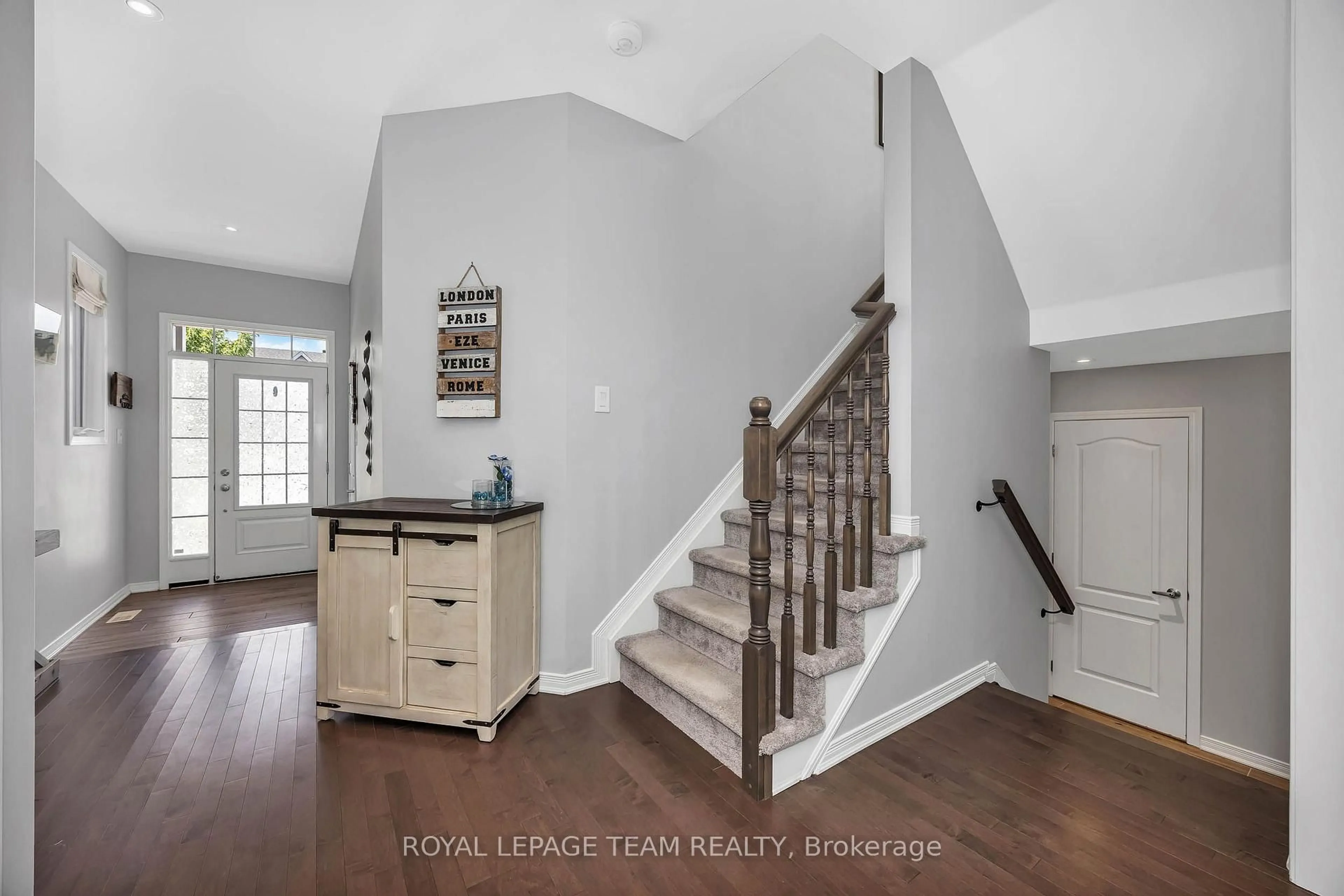 Indoor entryway for 2626 Tempo Dr, North Grenville Ontario K0G 1J0