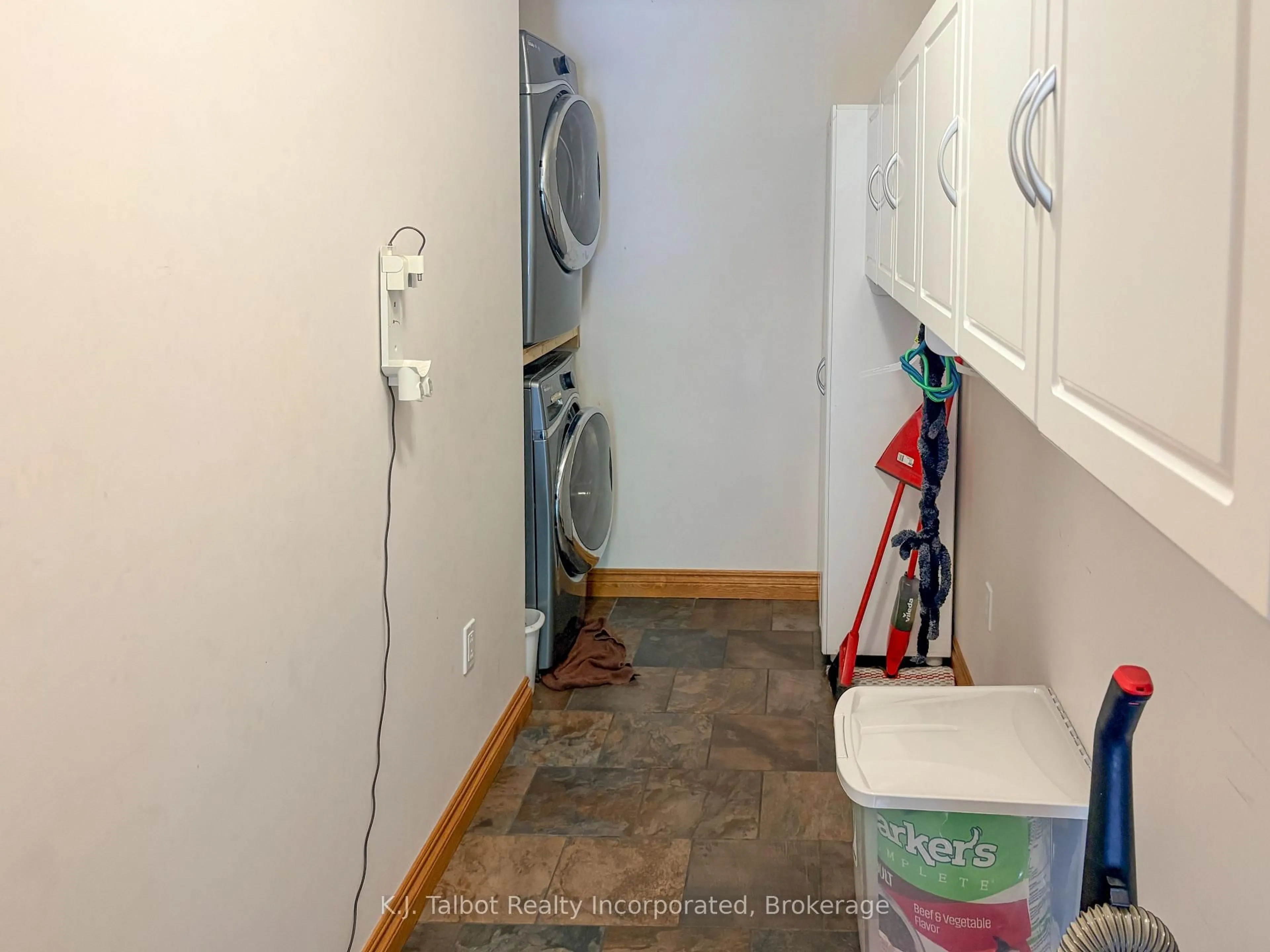 Laundry room for 342 John St, Goderich Ontario N7A 4B3