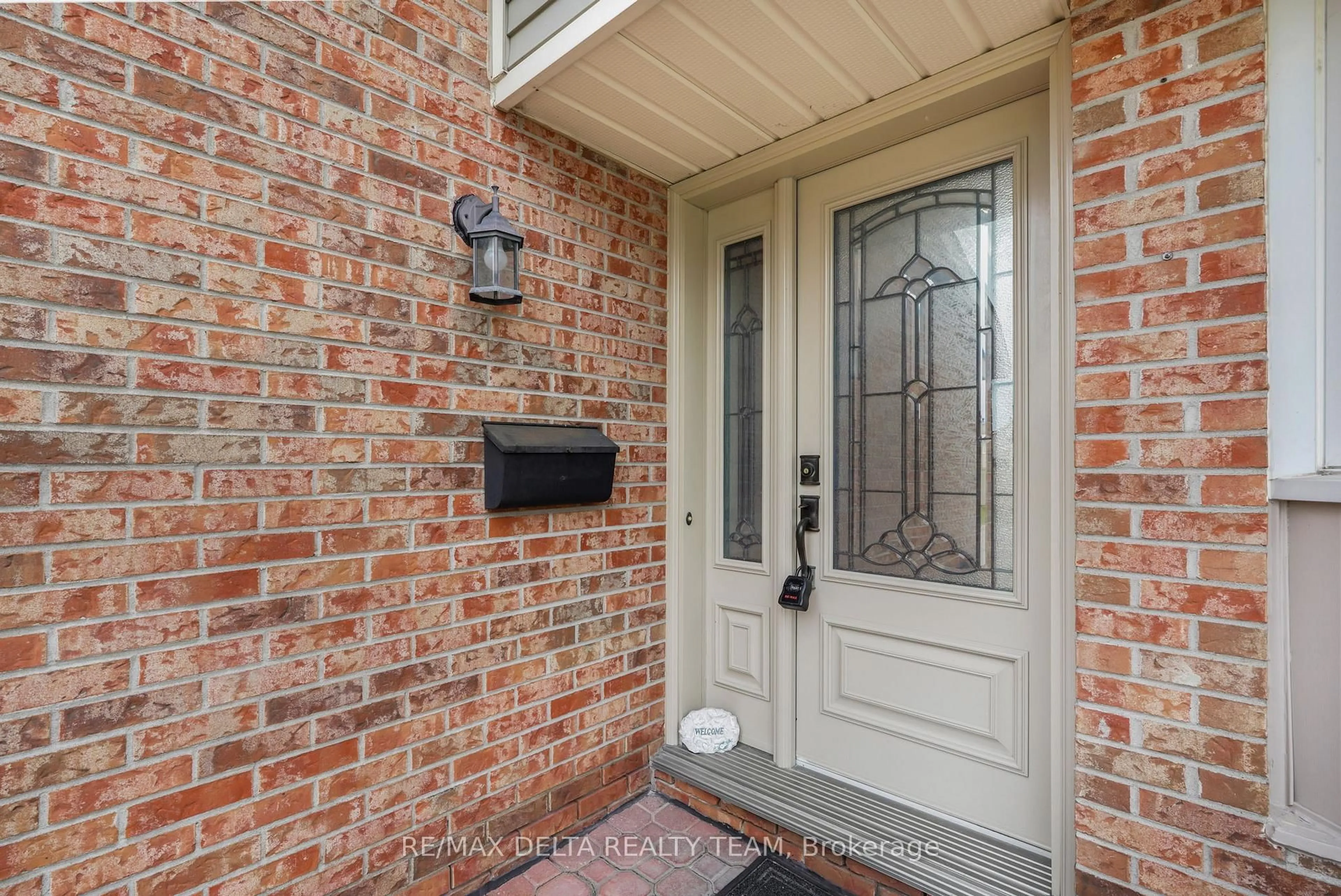 Unknown for 6043 VALLEY FIELD Cres, Ottawa Ontario K1C 5P2
