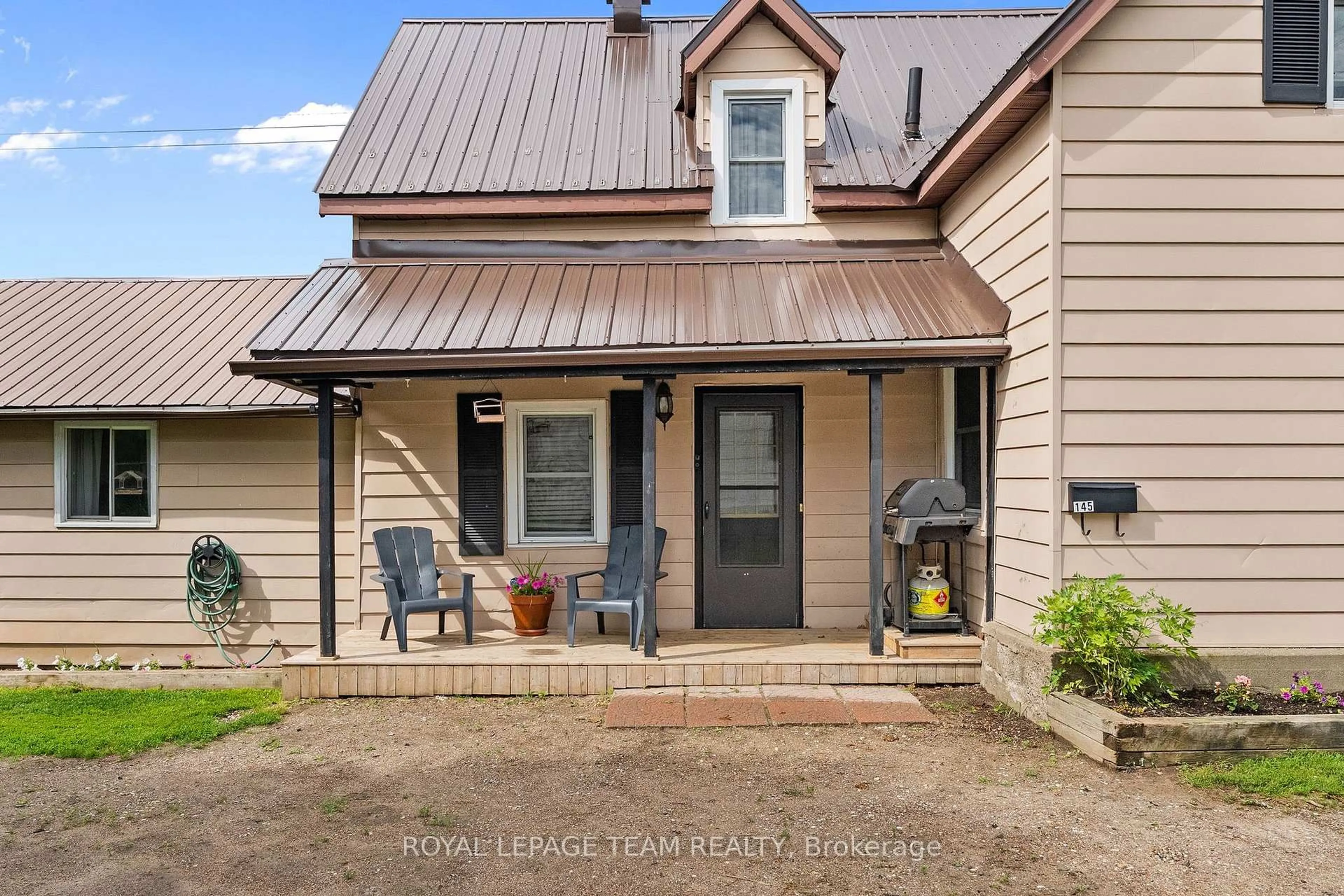 Home with vinyl exterior material, street for 145 Munroe Ave, Renfrew Ontario K7V 3L2