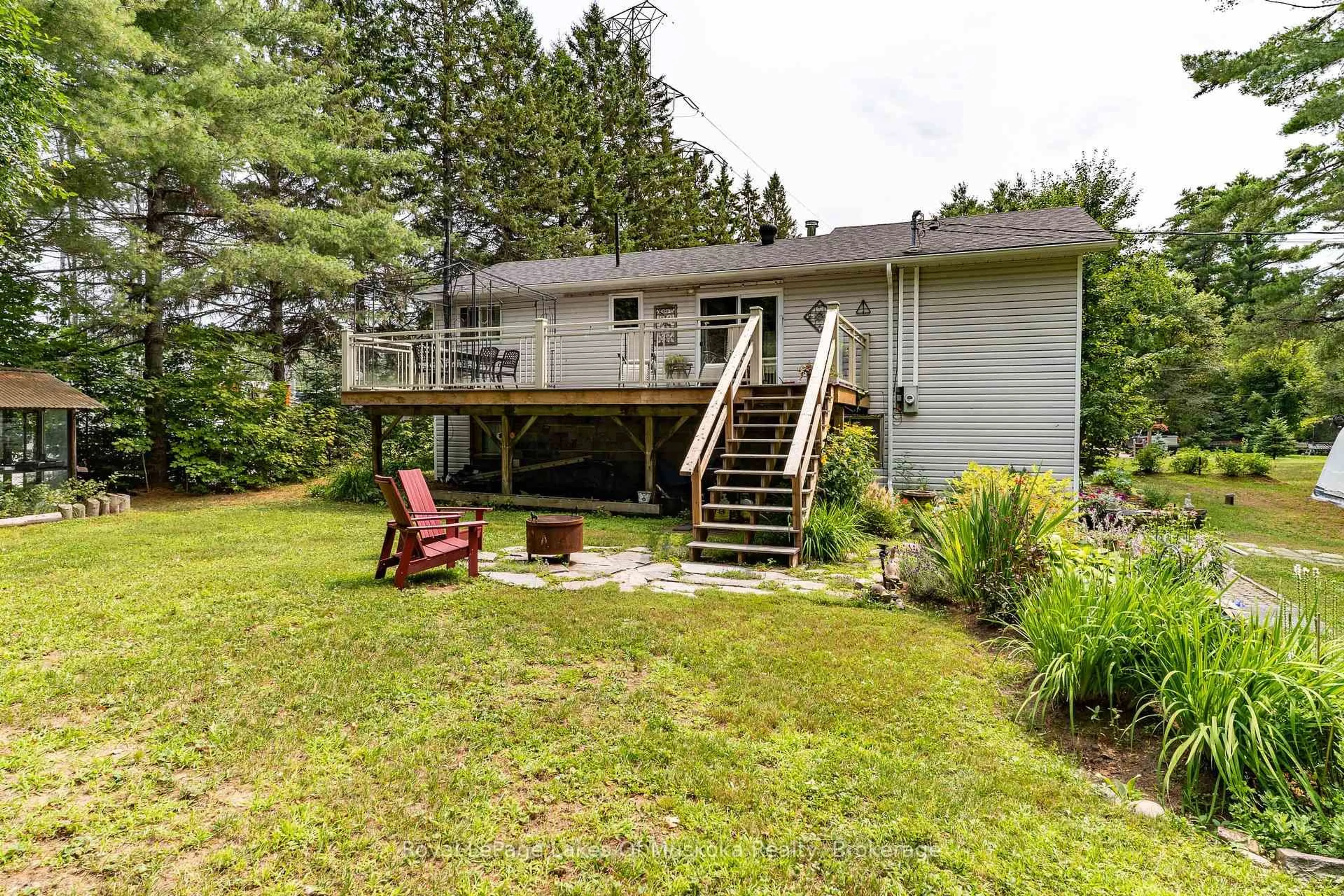 Patio, water/lake/river/ocean view for 588 Highway 141 Highway, Huntsville Ontario P0B 1M0
