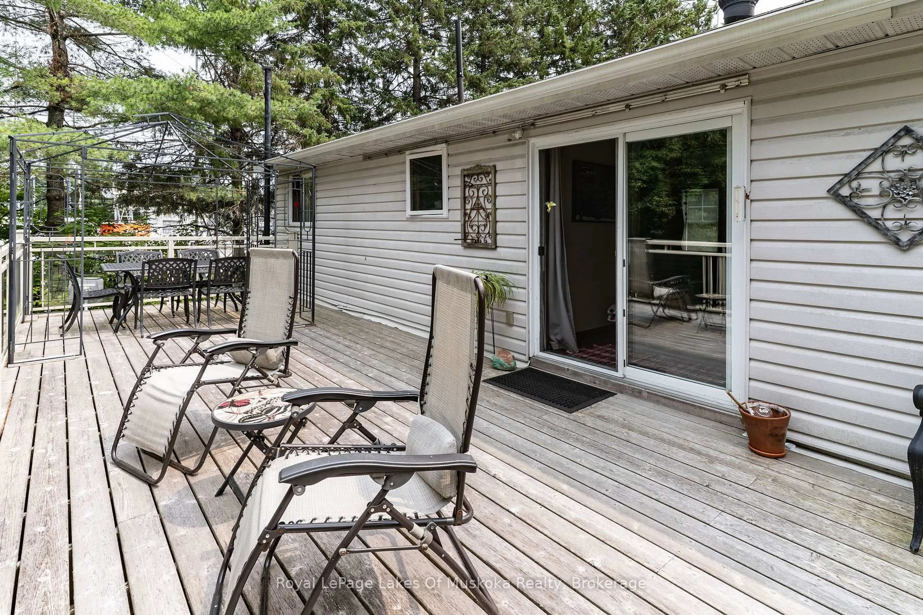 Patio, water/lake/river/ocean view for 588 Highway 141 Highway, Huntsville Ontario P0B 1M0