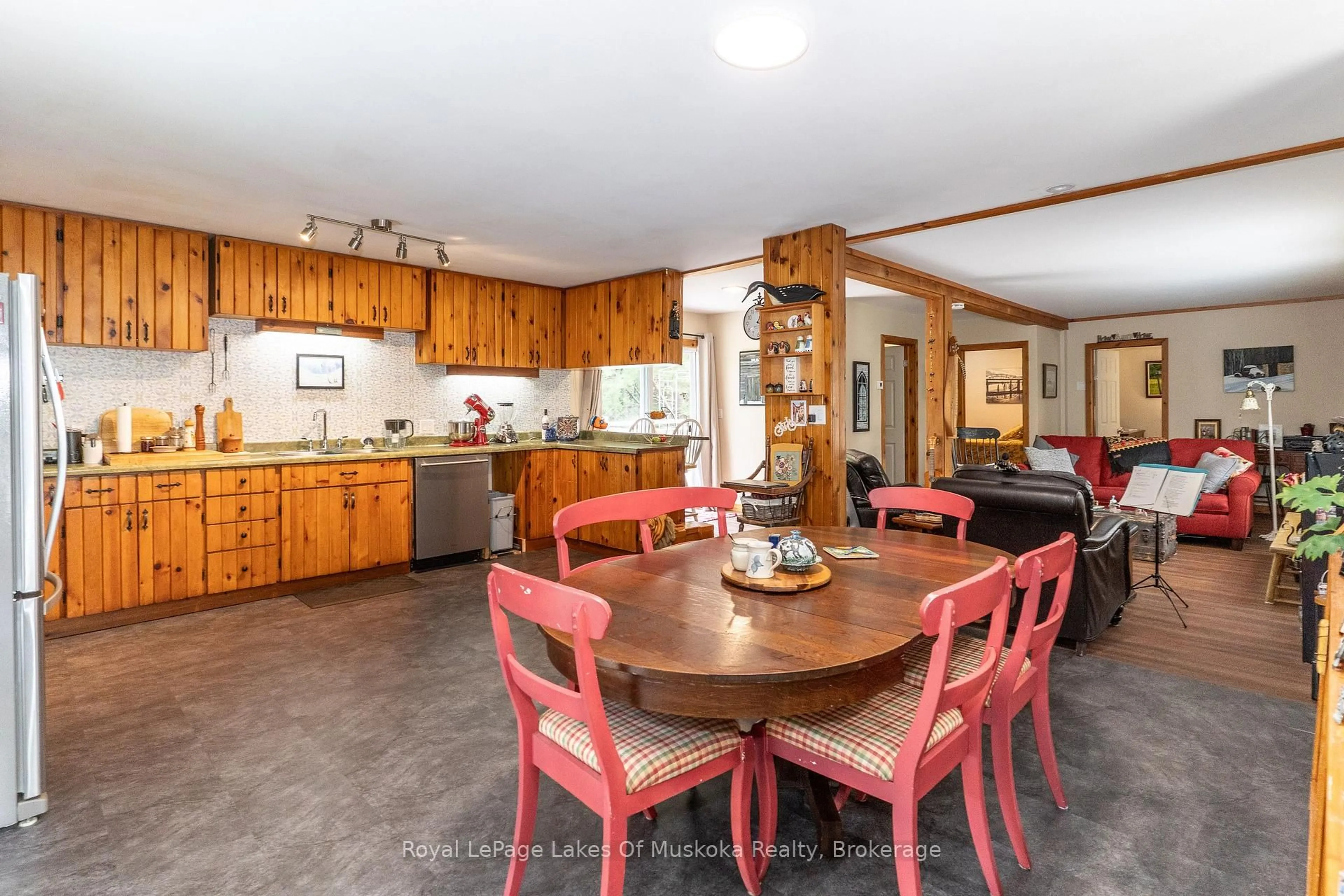 Open concept kitchen, unknown for 588 Highway 141 Highway, Huntsville Ontario P0B 1M0