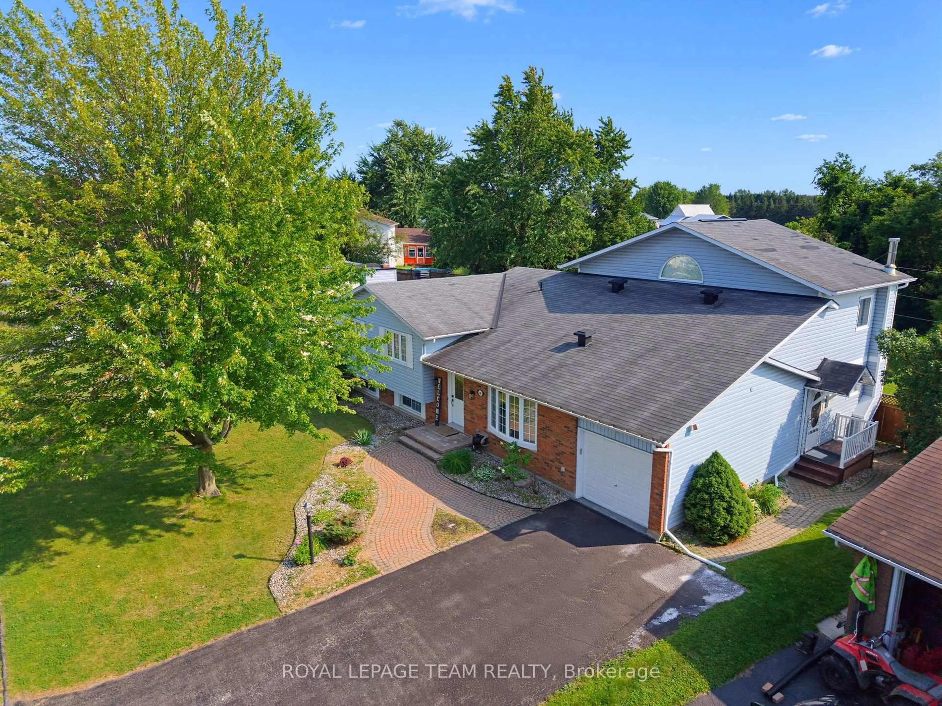 A pic from outside/outdoor area/front of a property/back of a property/a pic from drone, unknown for 49 Owlshead Rd, Munster Ontario K0A 3P0