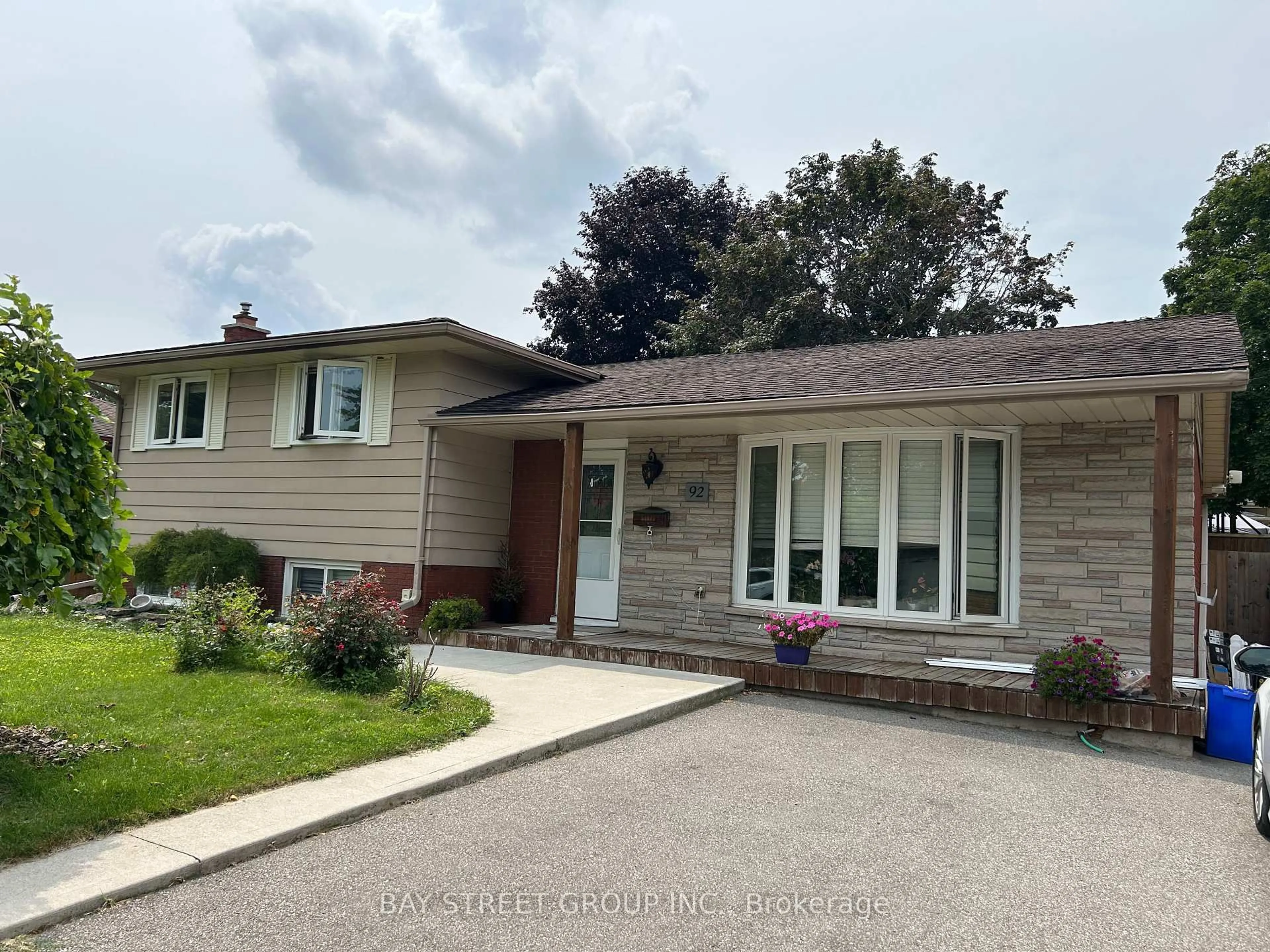 Home with brick exterior material, street for 92 Brier park Rd, Brantford Ontario N3R 5T4