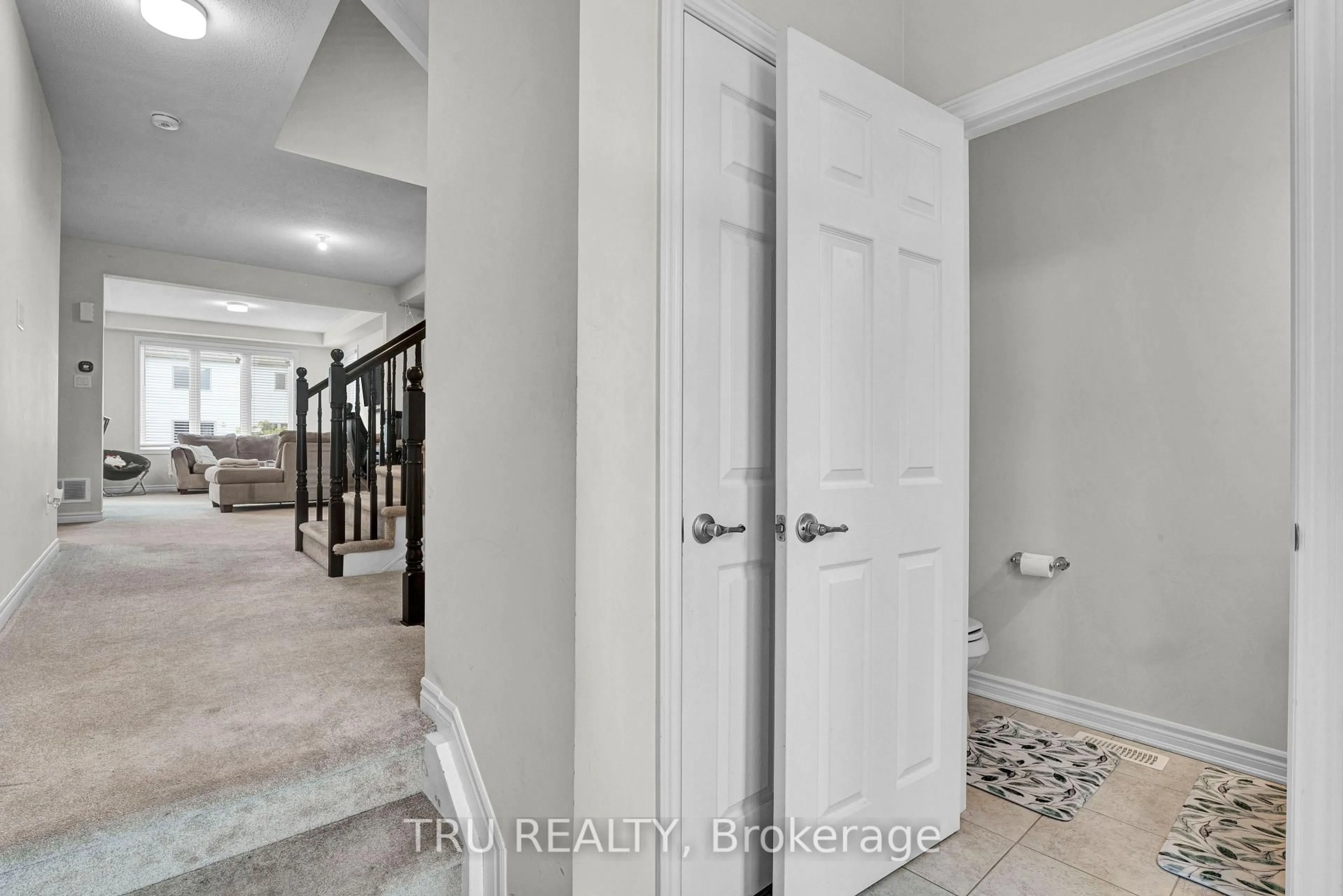 Indoor entryway for 71 CASPIAN Row, Ottawa Ontario K2V 0R3