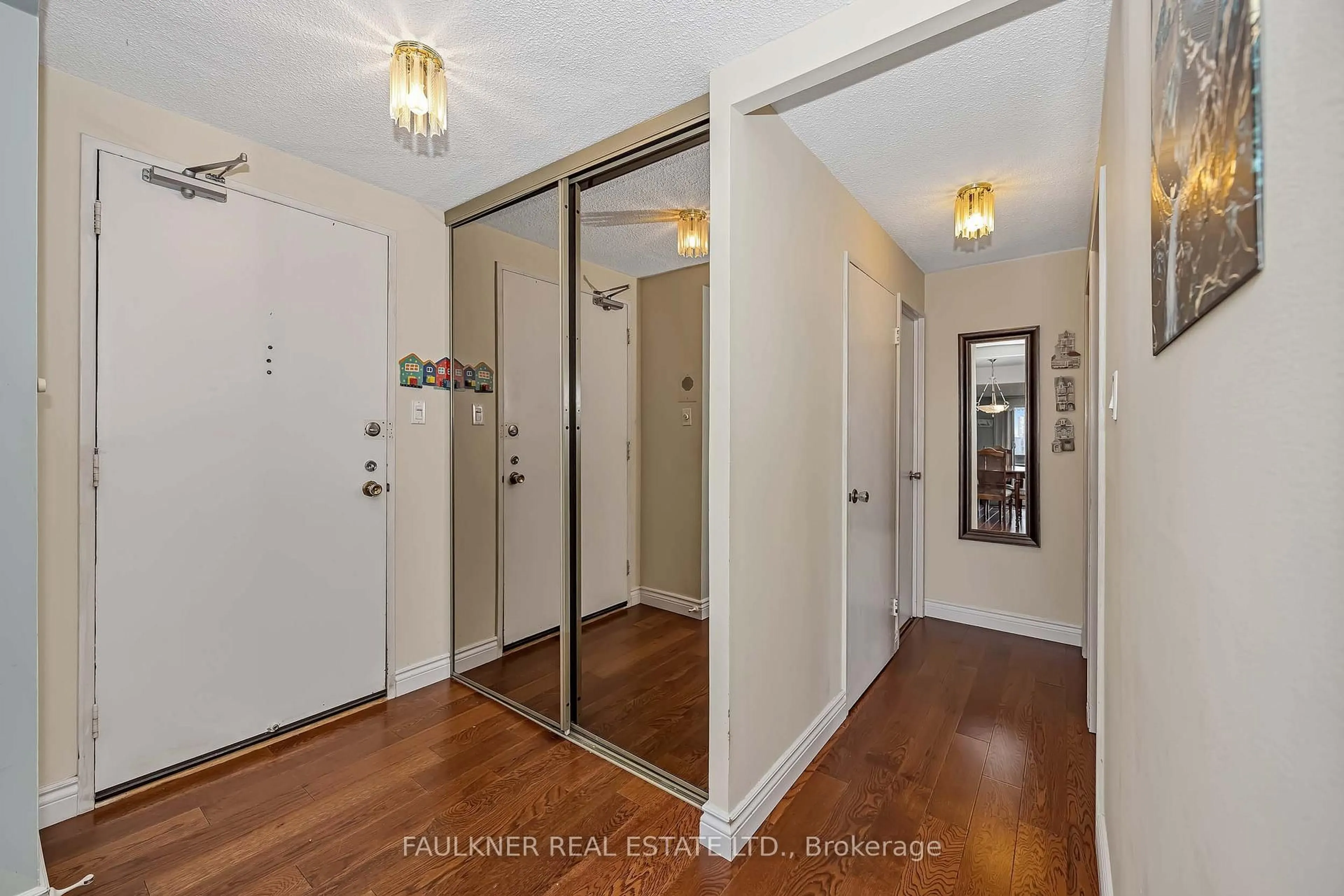 Indoor entryway for 1171 Ambleside Dr #2202, Ottawa Ontario K2B 8E1