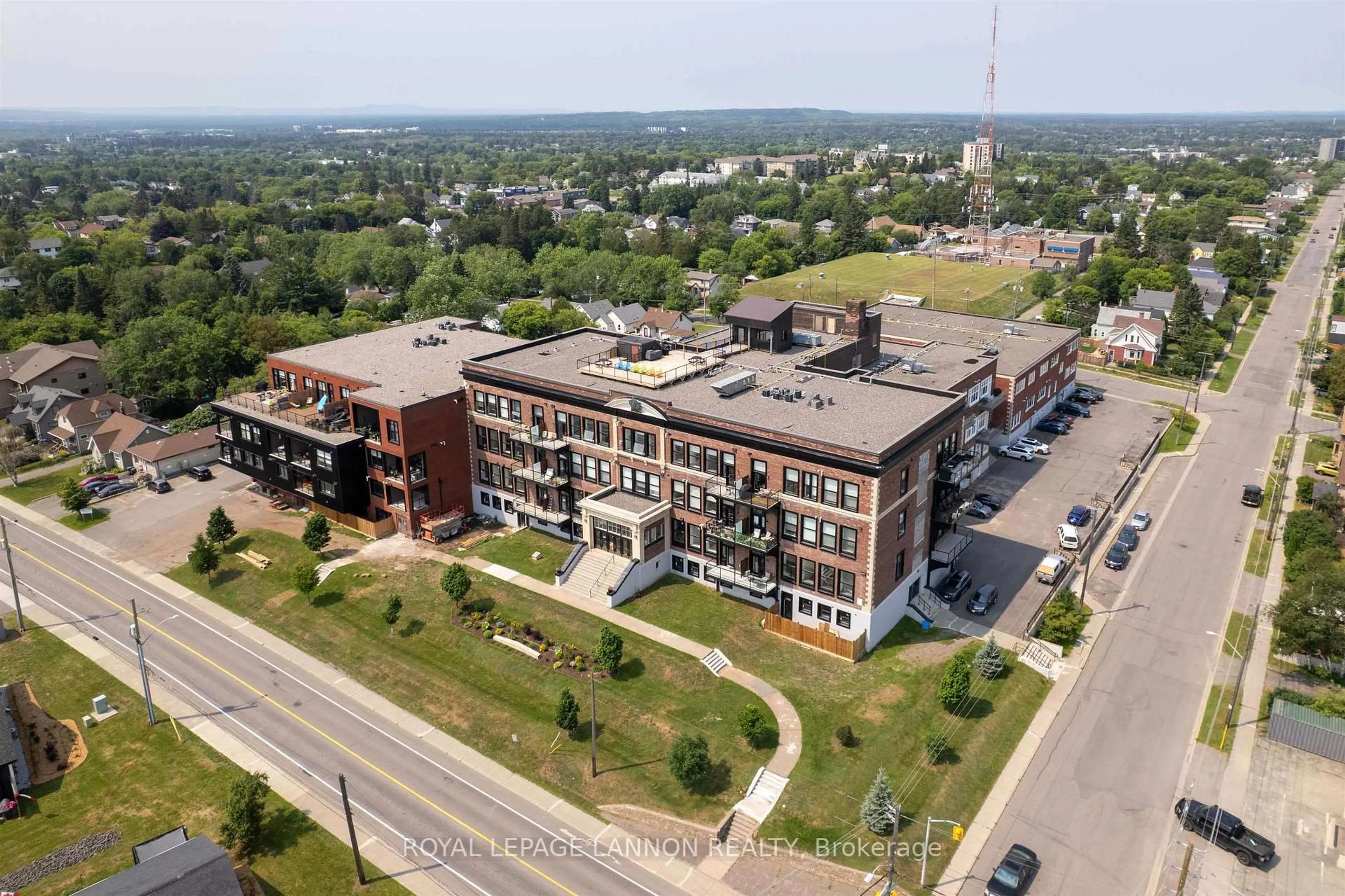 A pic from outside/outdoor area/front of a property/back of a property/a pic from drone, building for 96 High St #3414, Thunder Bay Ontario P7A 5R3