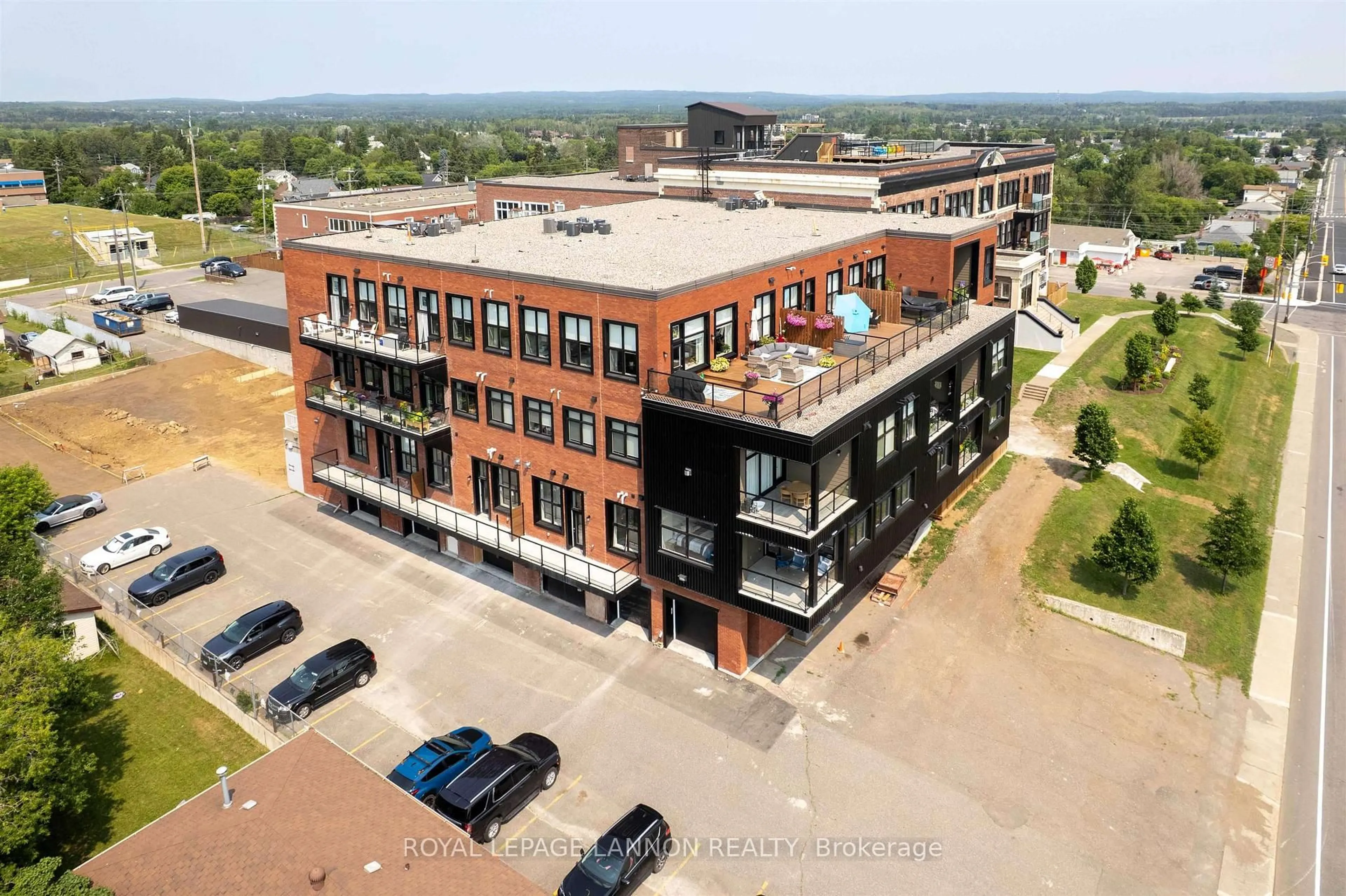 A pic from outside/outdoor area/front of a property/back of a property/a pic from drone, building for 96 High St #3414, Thunder Bay Ontario P7A 5R3