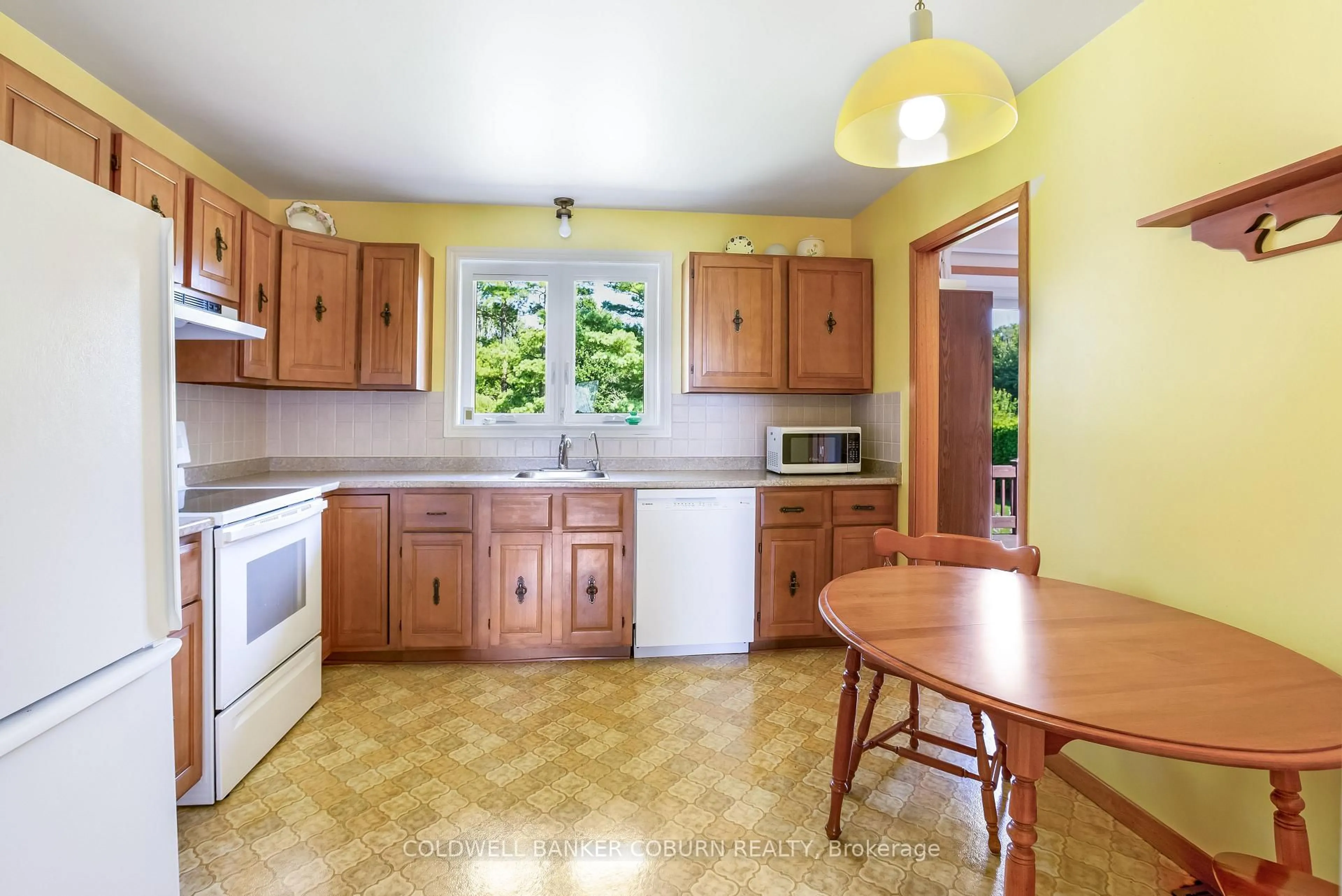 Standard kitchen, ceramic/tile floor for 12169 Lakeshore Dr, South Dundas Ontario K0C 1X0