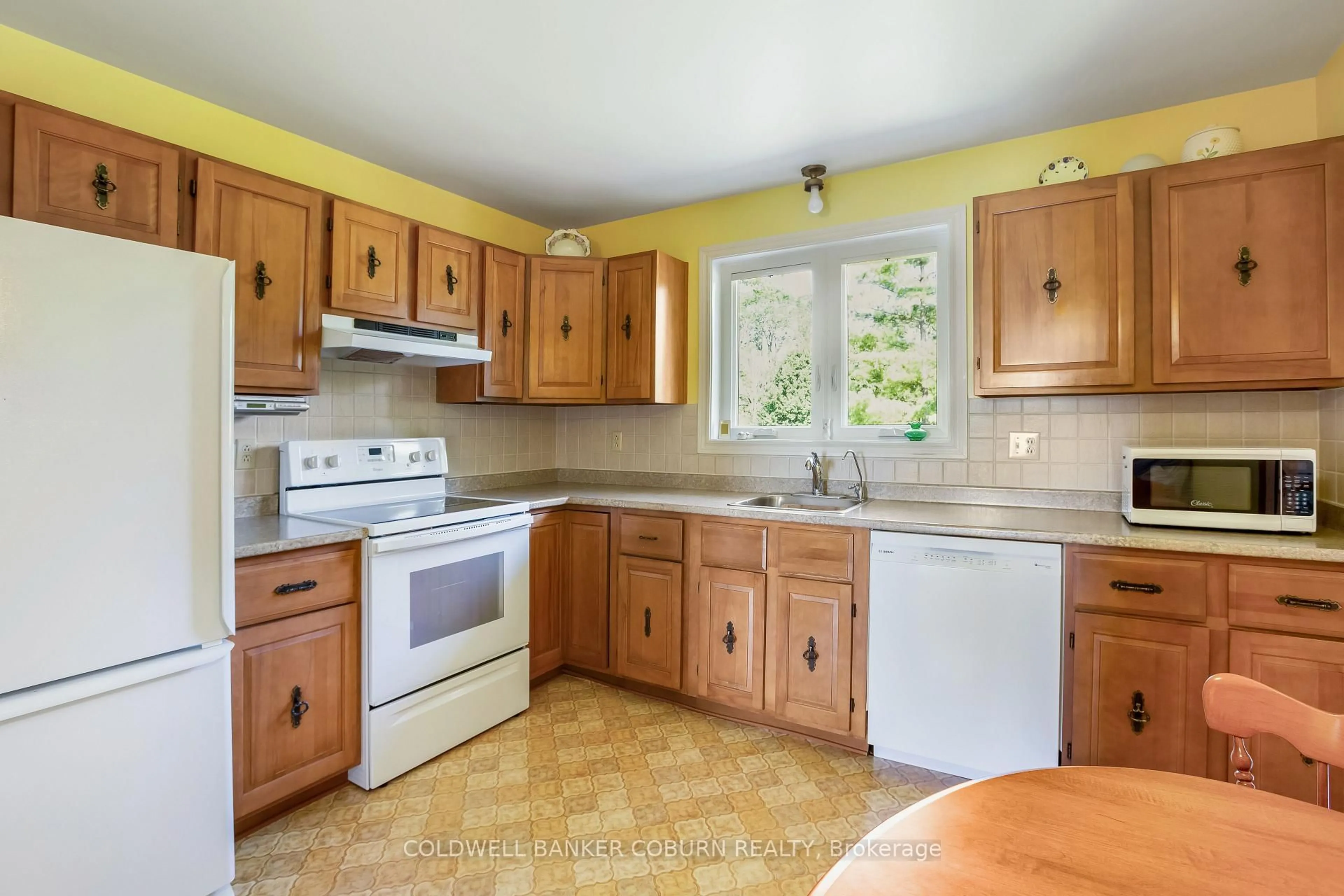 Standard kitchen, unknown for 12169 Lakeshore Dr, South Dundas Ontario K0C 1X0
