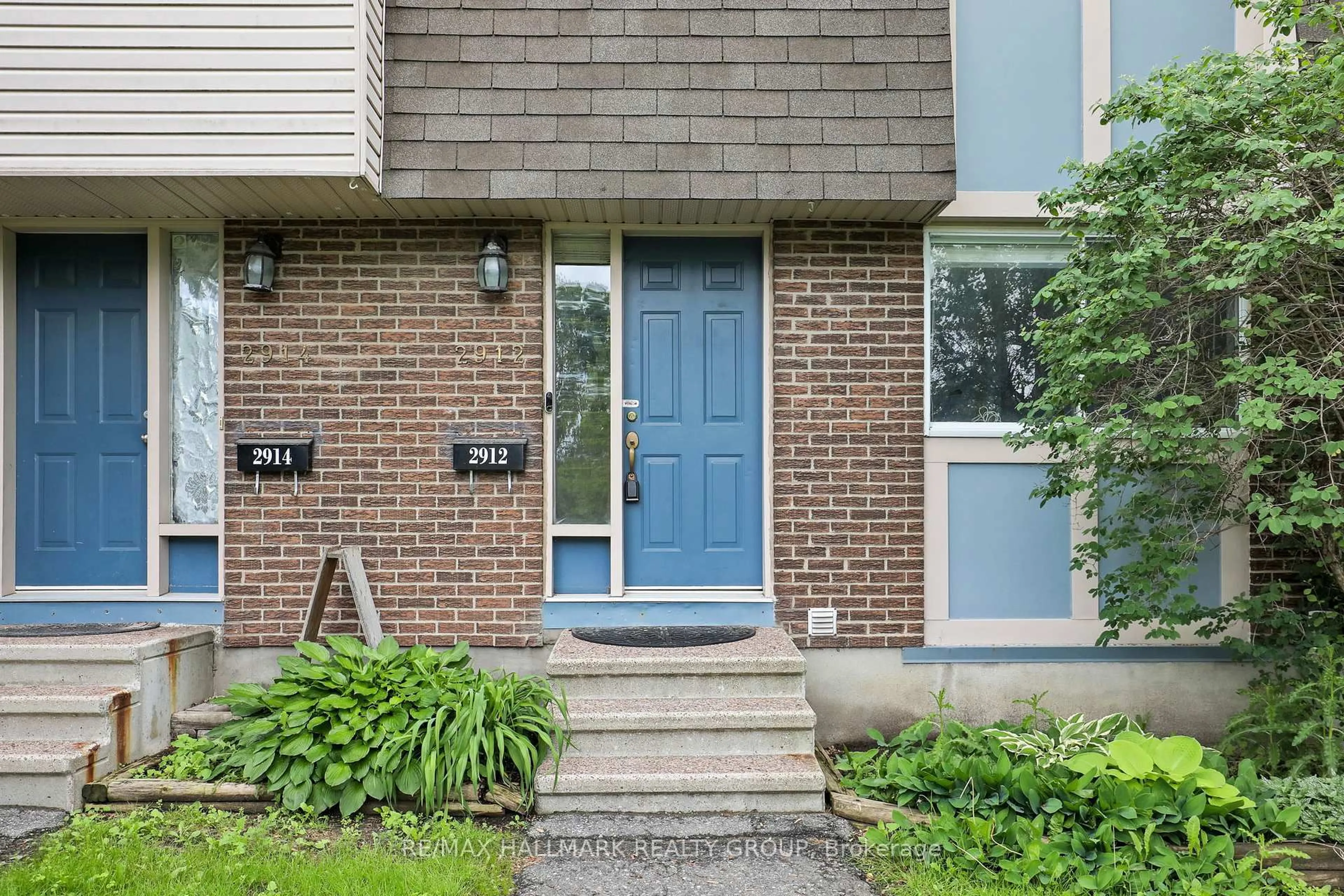 Unknown for 2912 Fairlea Cres, Ottawa Ontario K1V 8T7