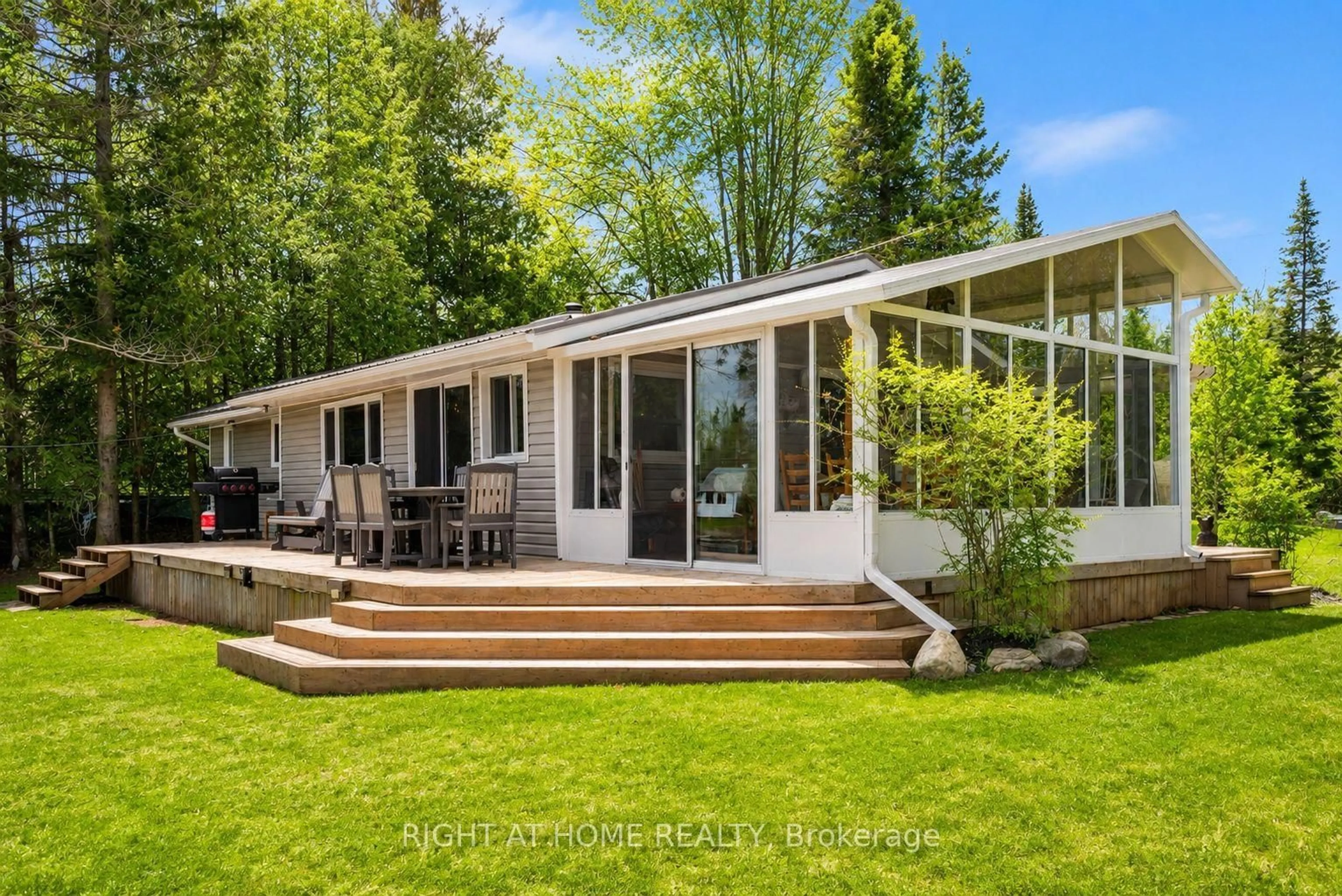 Home with vinyl exterior material, unknown for 369 Southam Dr, Kawartha Lakes Ontario K0M 1N0
