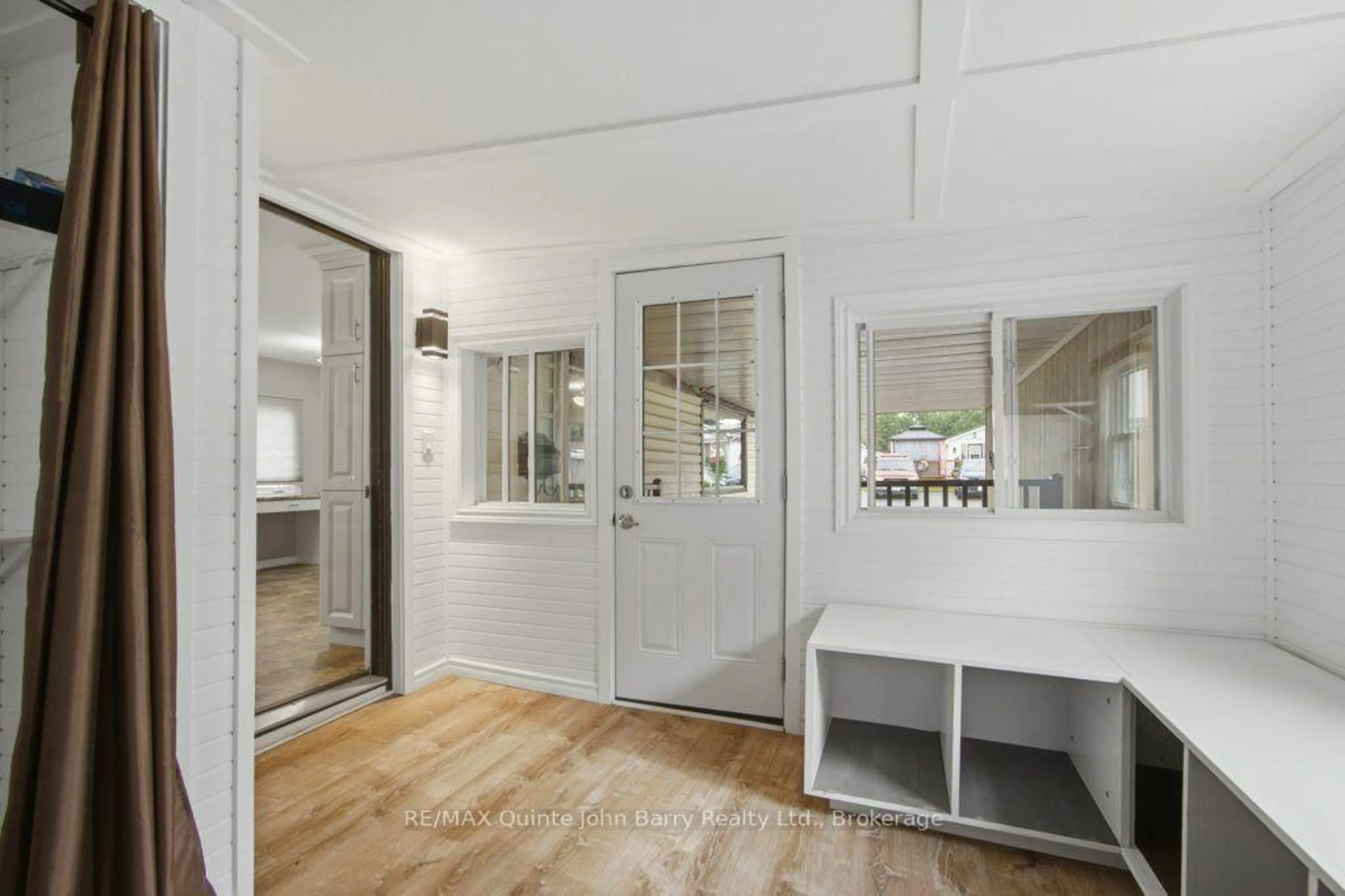 Indoor entryway for 11 Killdeer Lane, Belleville Ontario K8N 4Z3