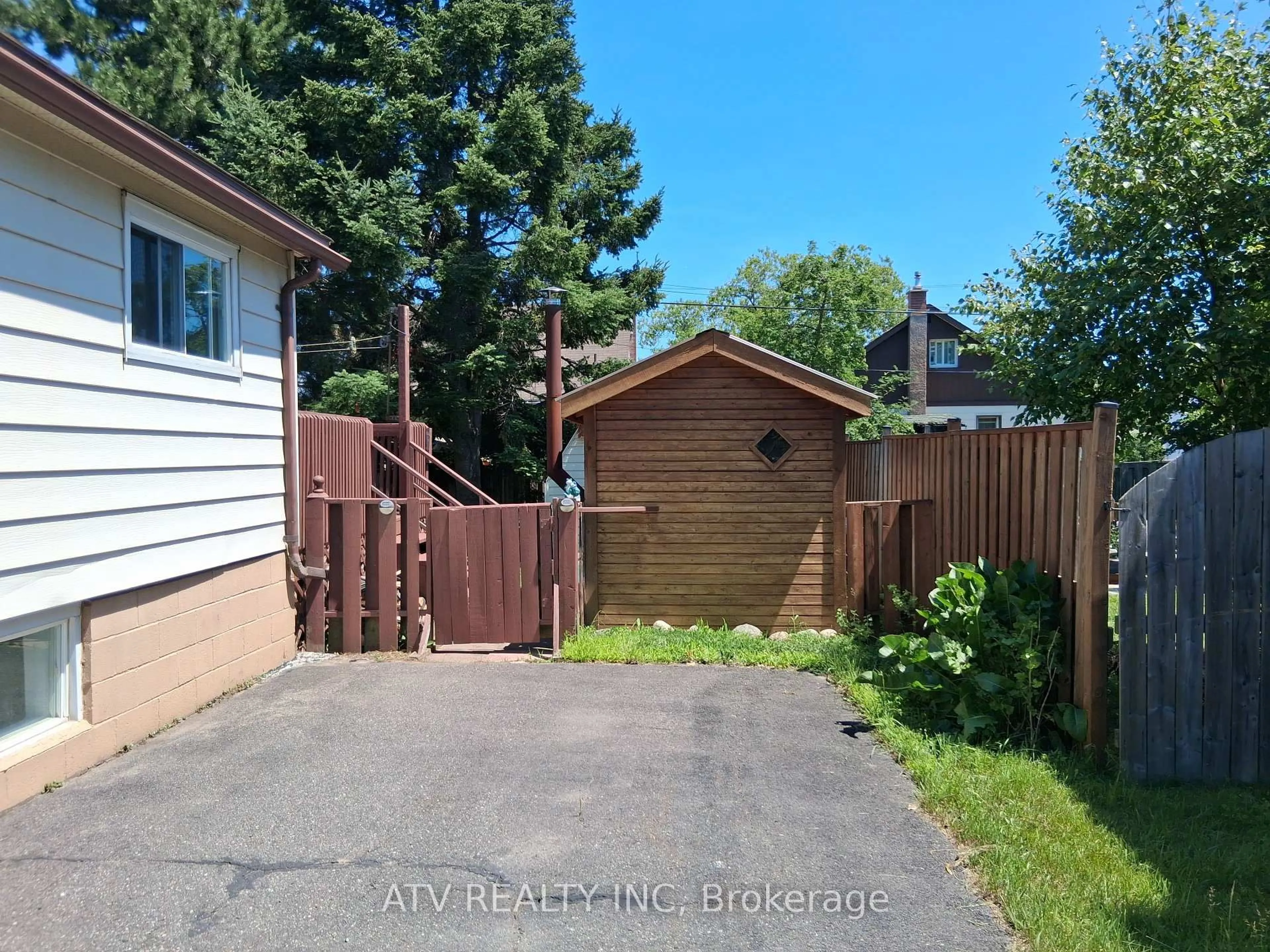 A pic from outside/outdoor area/front of a property/back of a property/a pic from drone, street for 54 First Ave, Sudbury Remote Area Ontario P3B 3L1