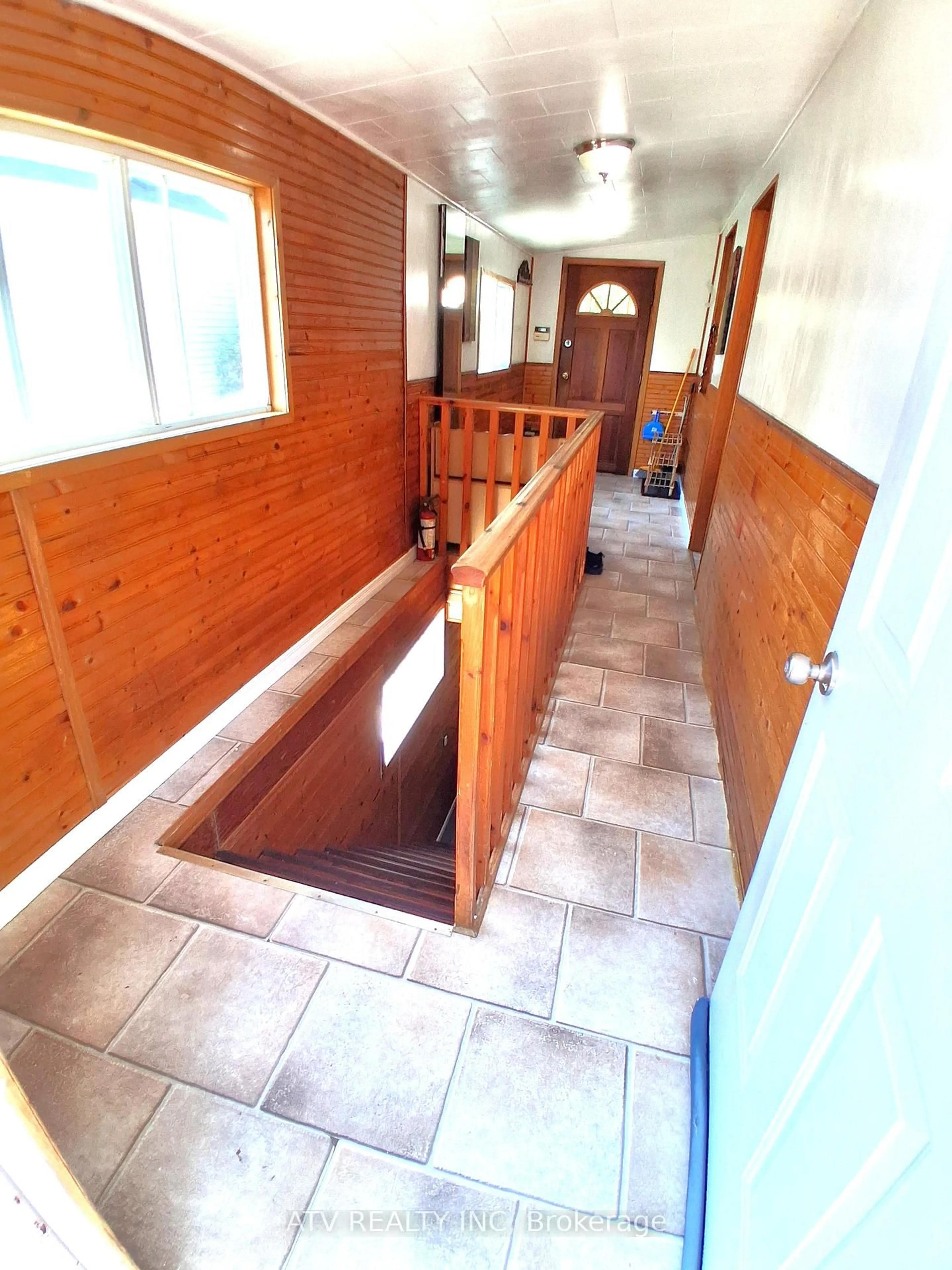 Indoor foyer for 54 First Ave, Sudbury Remote Area Ontario P3B 3L1