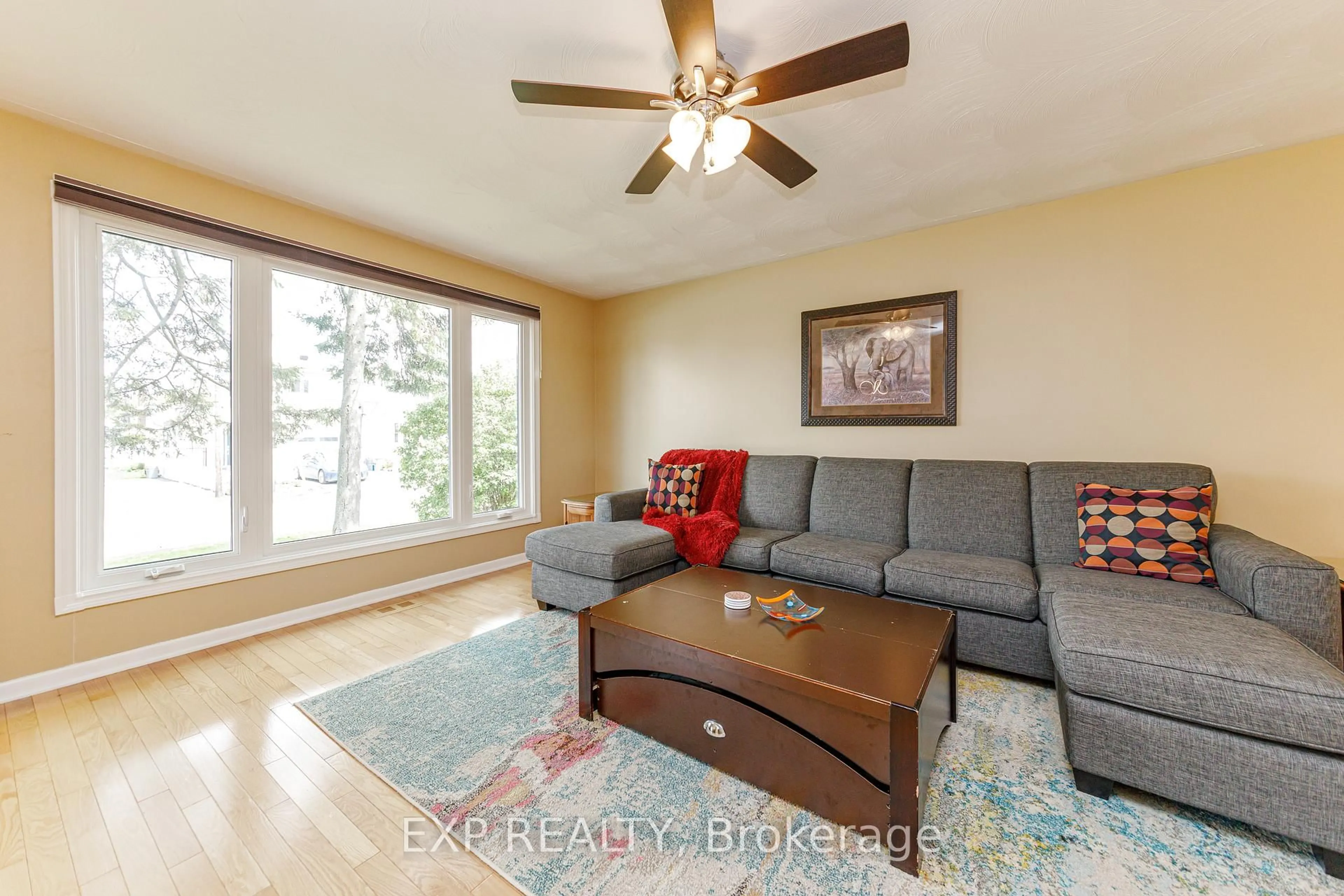 Living room with furniture, unknown for 1642 Valmarie Ave, Ottawa Ontario K2C 1W1