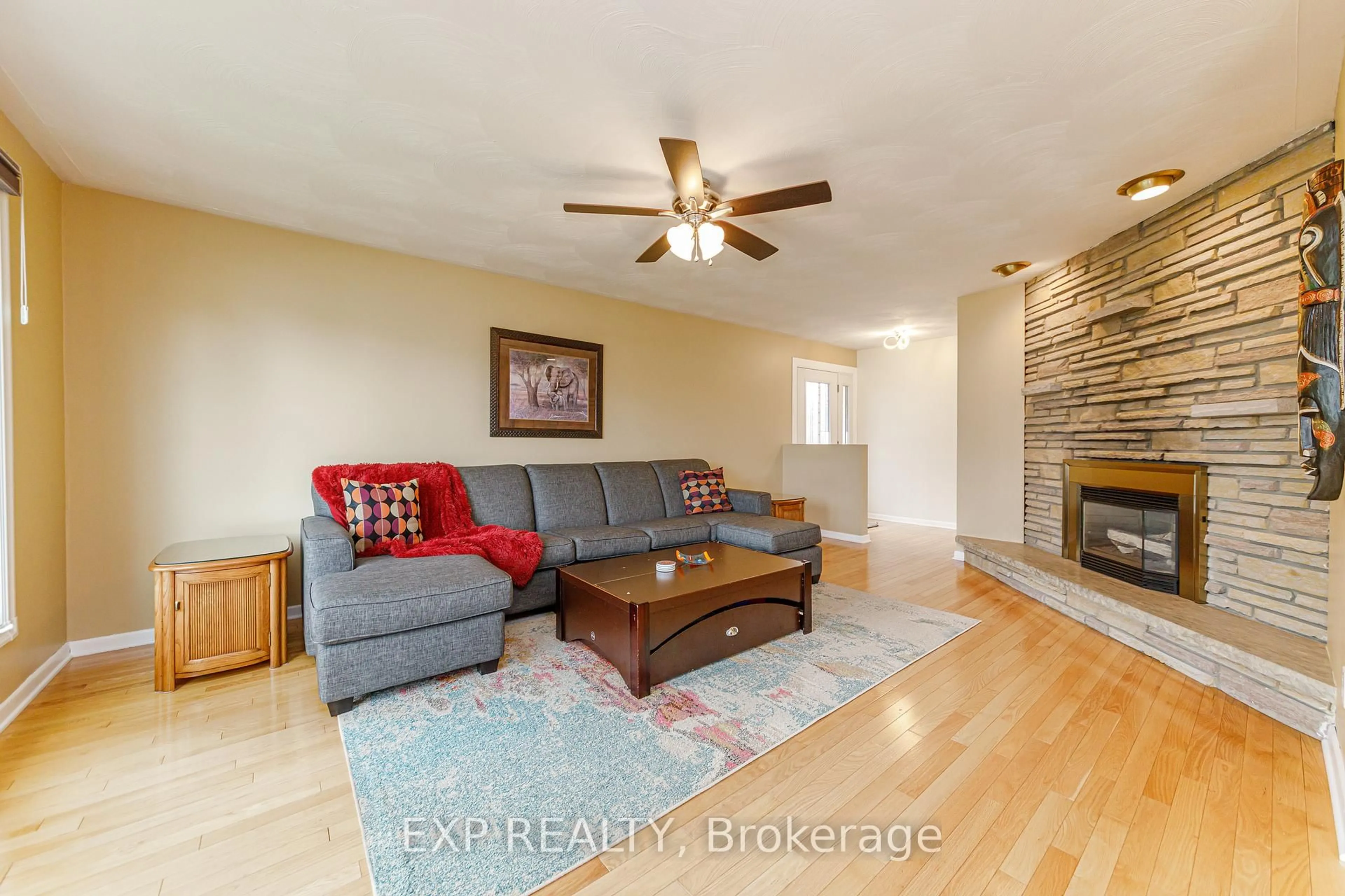 Living room with furniture, wood/laminate floor for 1642 Valmarie Ave, Ottawa Ontario K2C 1W1