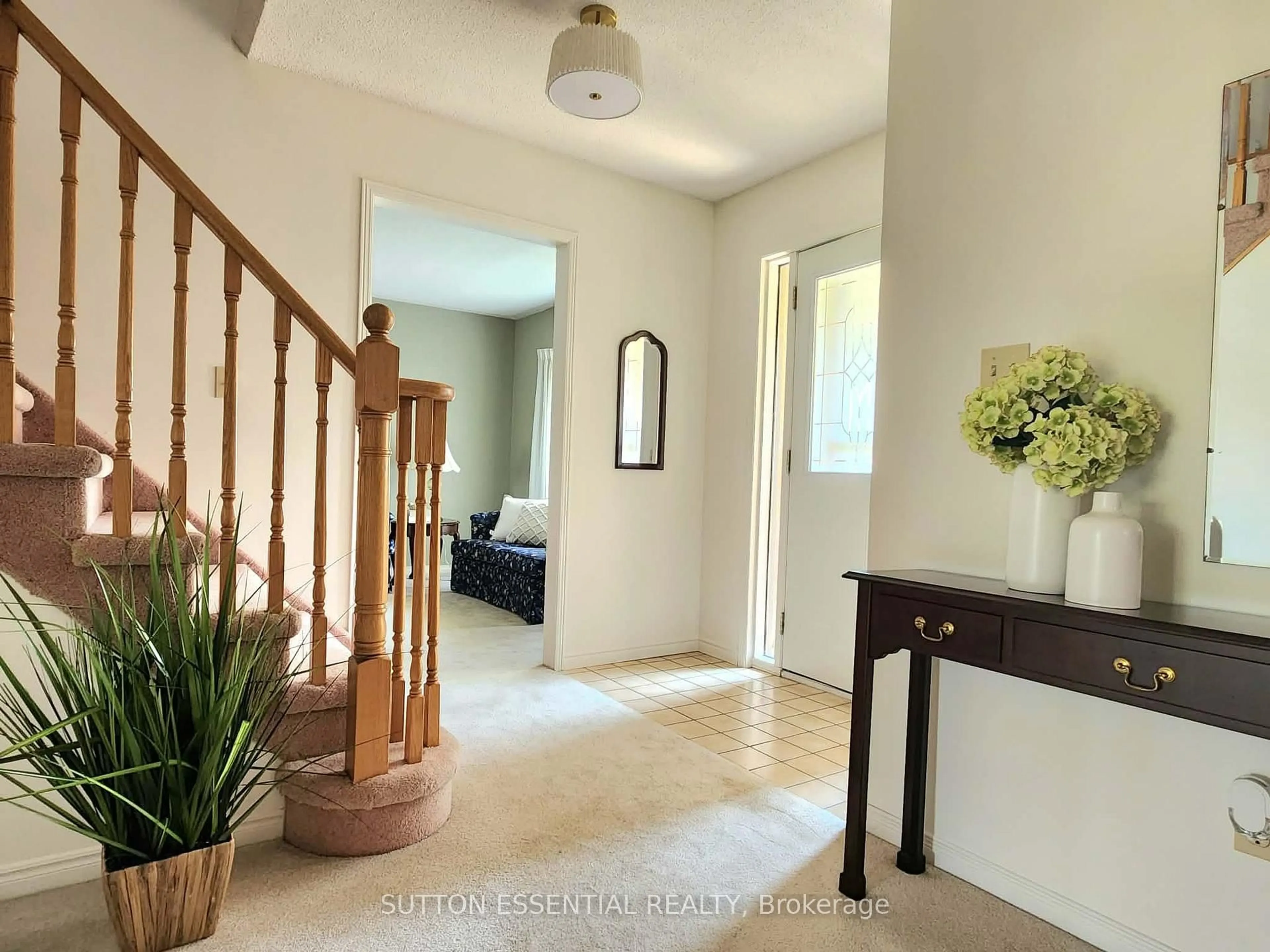 Indoor entryway for 116 Margaret Pl, Brockville Ontario K6V 6Y3