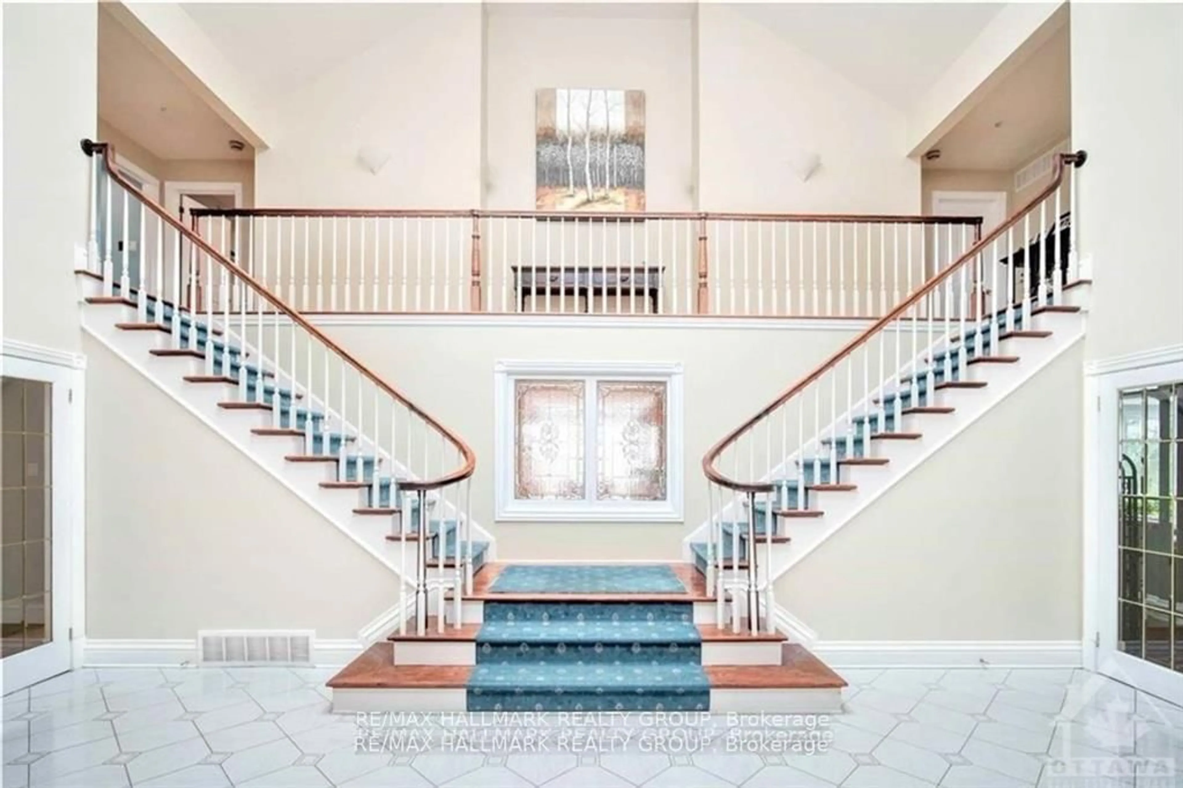 Indoor foyer for 23 Davidson Dr, Ottawa Ontario K1J 6L7