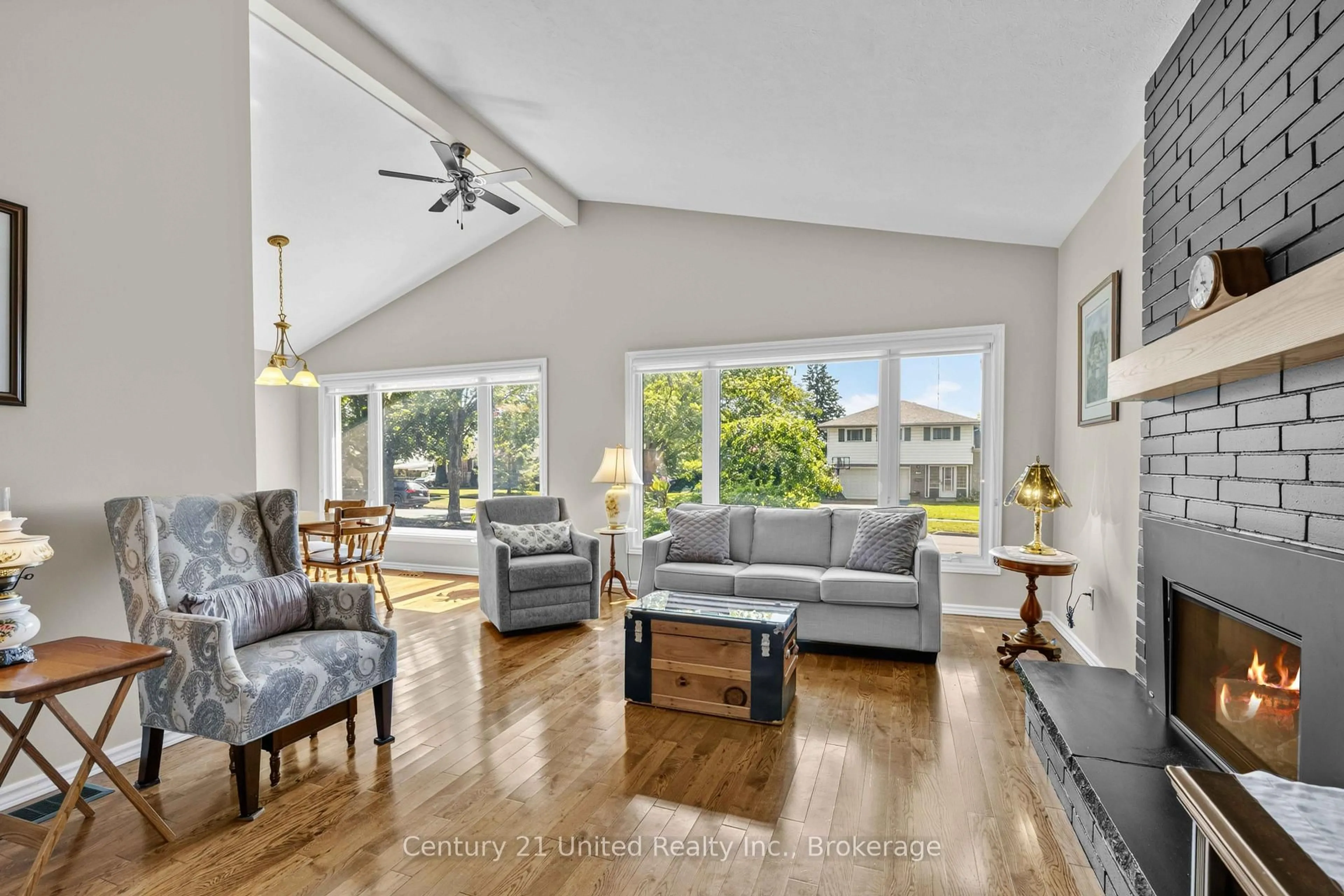 Living room with furniture, unknown for 1225 Milburn St, Peterborough Ontario K9H 6P3