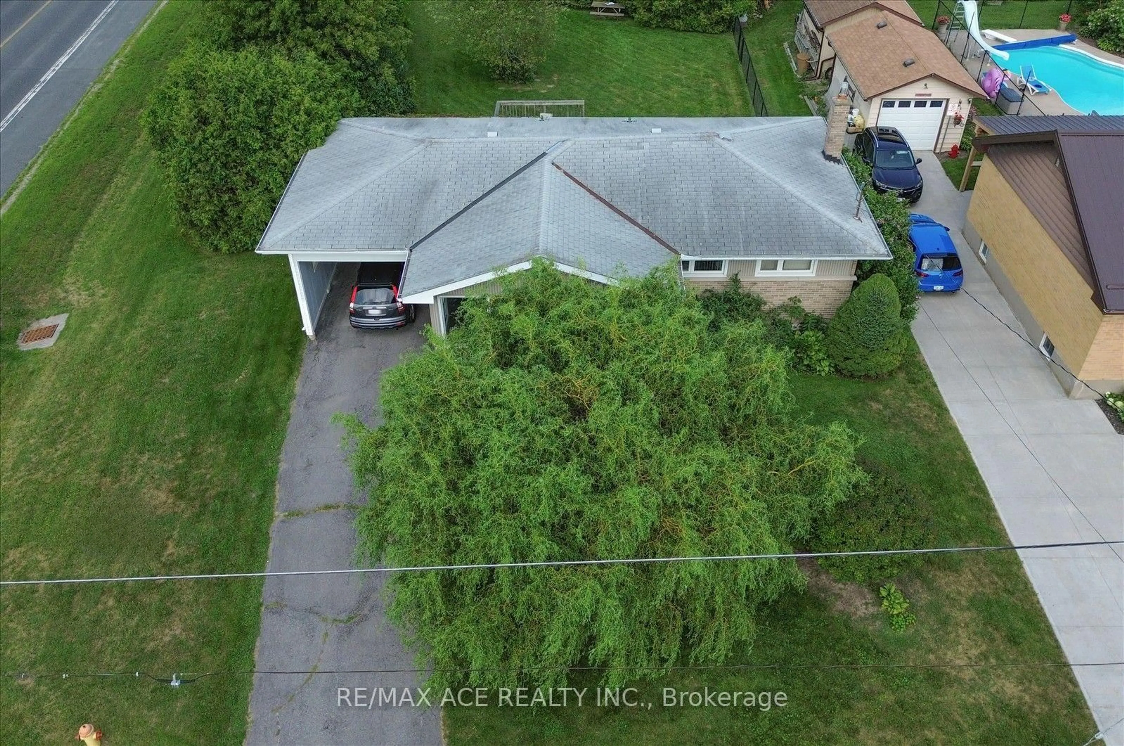 A pic from outside/outdoor area/front of a property/back of a property/a pic from drone, building for 18 Heneage St, Port Hope Ontario L1A 3P7