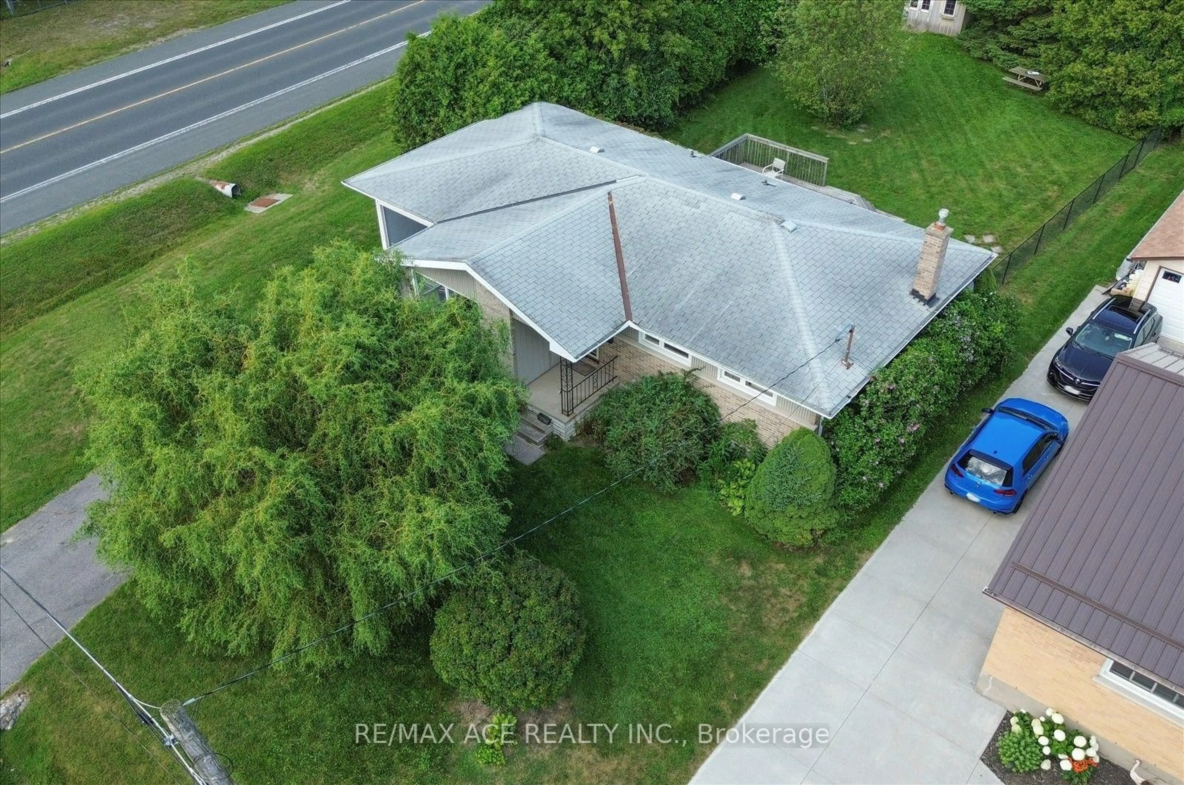 A pic from outside/outdoor area/front of a property/back of a property/a pic from drone, unknown for 18 Heneage St, Port Hope Ontario L1A 3P7