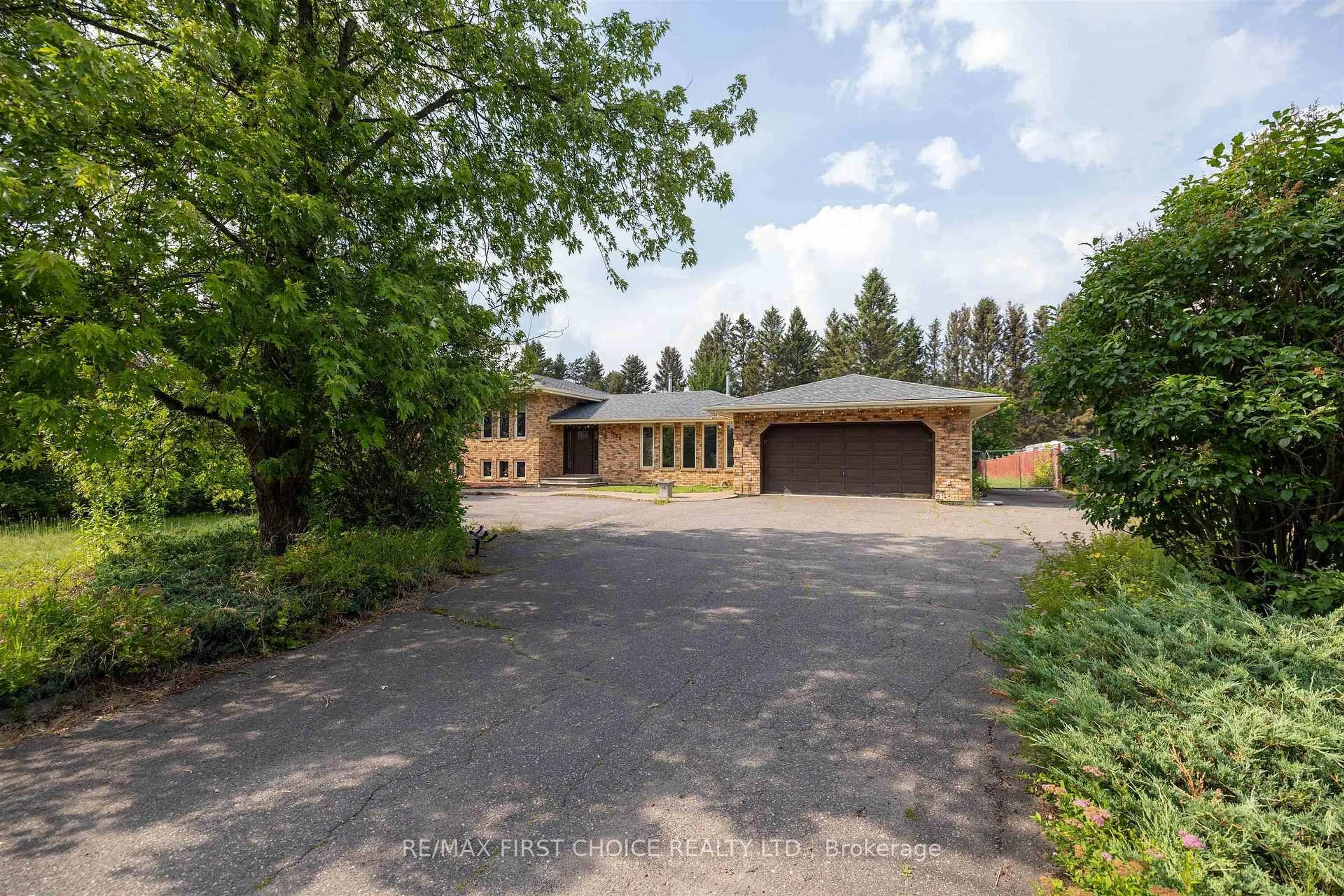 A pic from outside/outdoor area/front of a property/back of a property/a pic from drone, street for 2089 Otway St, Thunder Bay Ontario P7C 4T9
