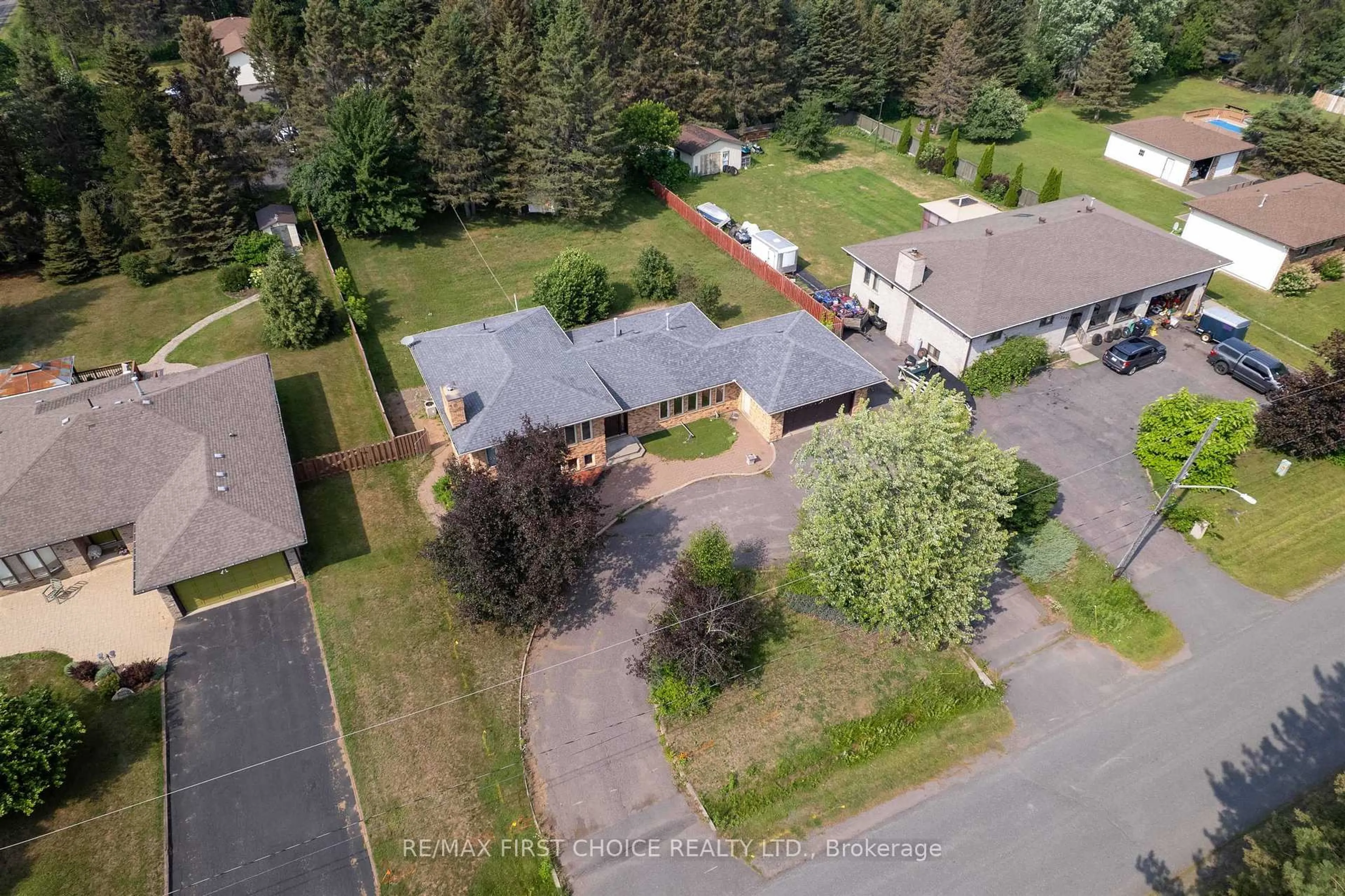 A pic from outside/outdoor area/front of a property/back of a property/a pic from drone, street for 2089 Otway St, Thunder Bay Ontario P7C 4T9
