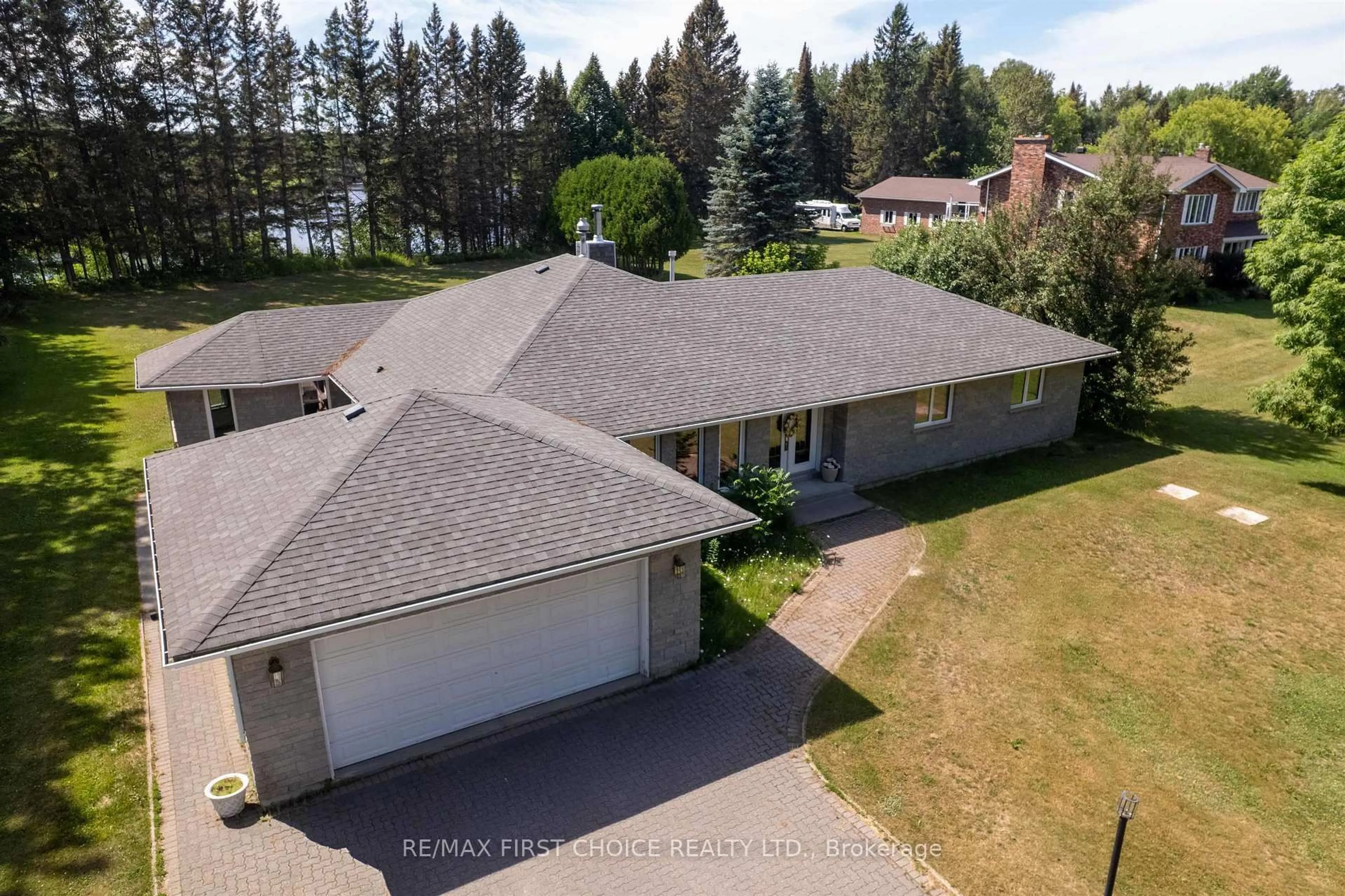 A pic from outside/outdoor area/front of a property/back of a property/a pic from drone, water/lake/river/ocean view for 1155 Victor St, Thunder Bay Ontario P7K 1N6