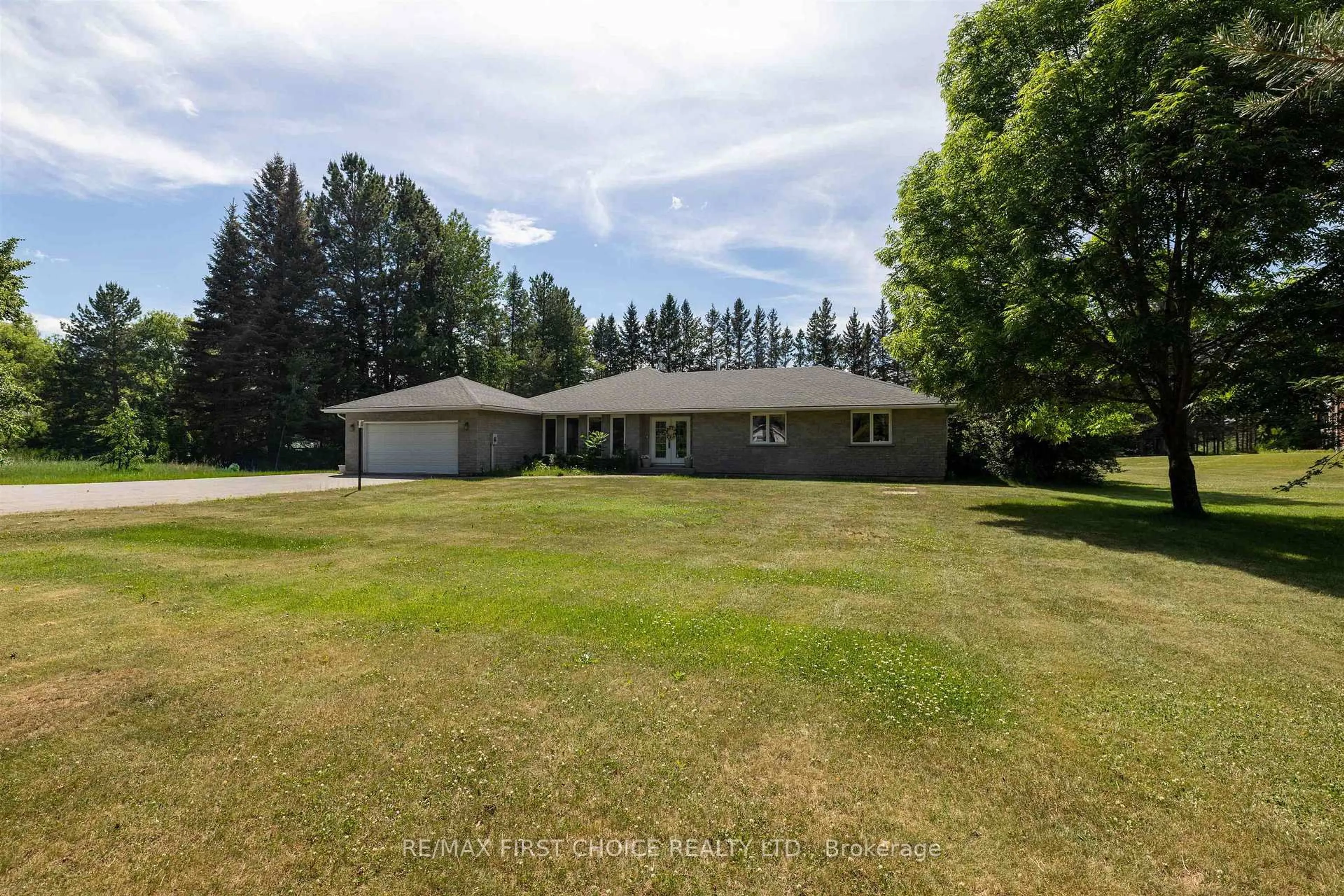 A pic from outside/outdoor area/front of a property/back of a property/a pic from drone, unknown for 1155 Victor St, Thunder Bay Ontario P7K 1N6