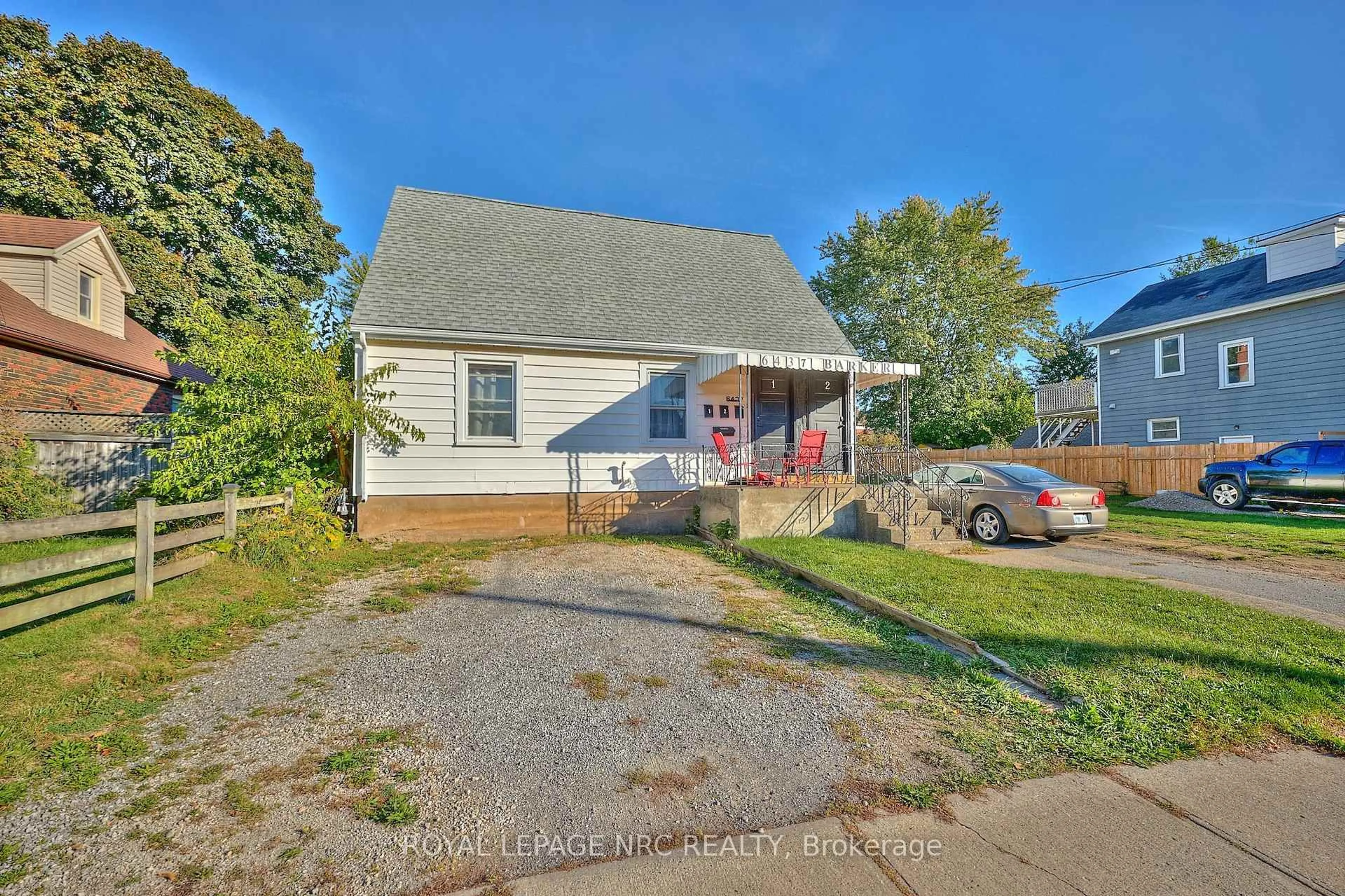 Home with brick exterior material, street for 6437 Barker St, Niagara Falls Ontario L2G 1Y6
